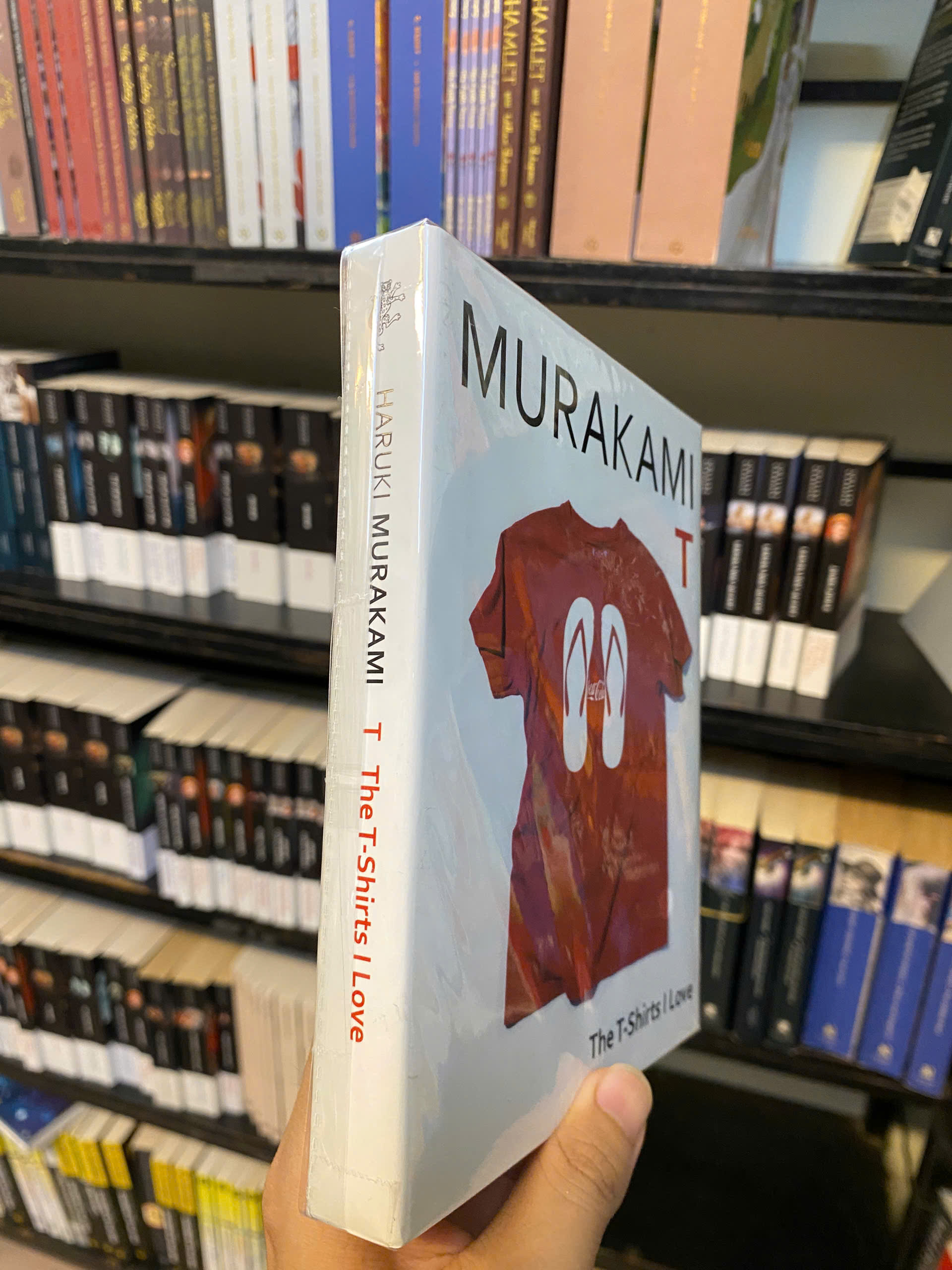 Sách - The T-Shirts I Love by Haruki Murakami | Japanese Literature /  Essays /  Memoir / Biography in English / Ngoại văn Nhập khẩu
