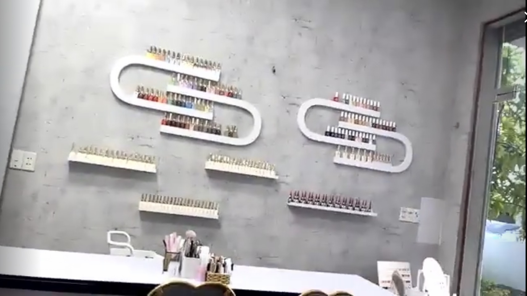 Combo 2 kệ chữ S trang trí phòng nail, cửa hàng spa