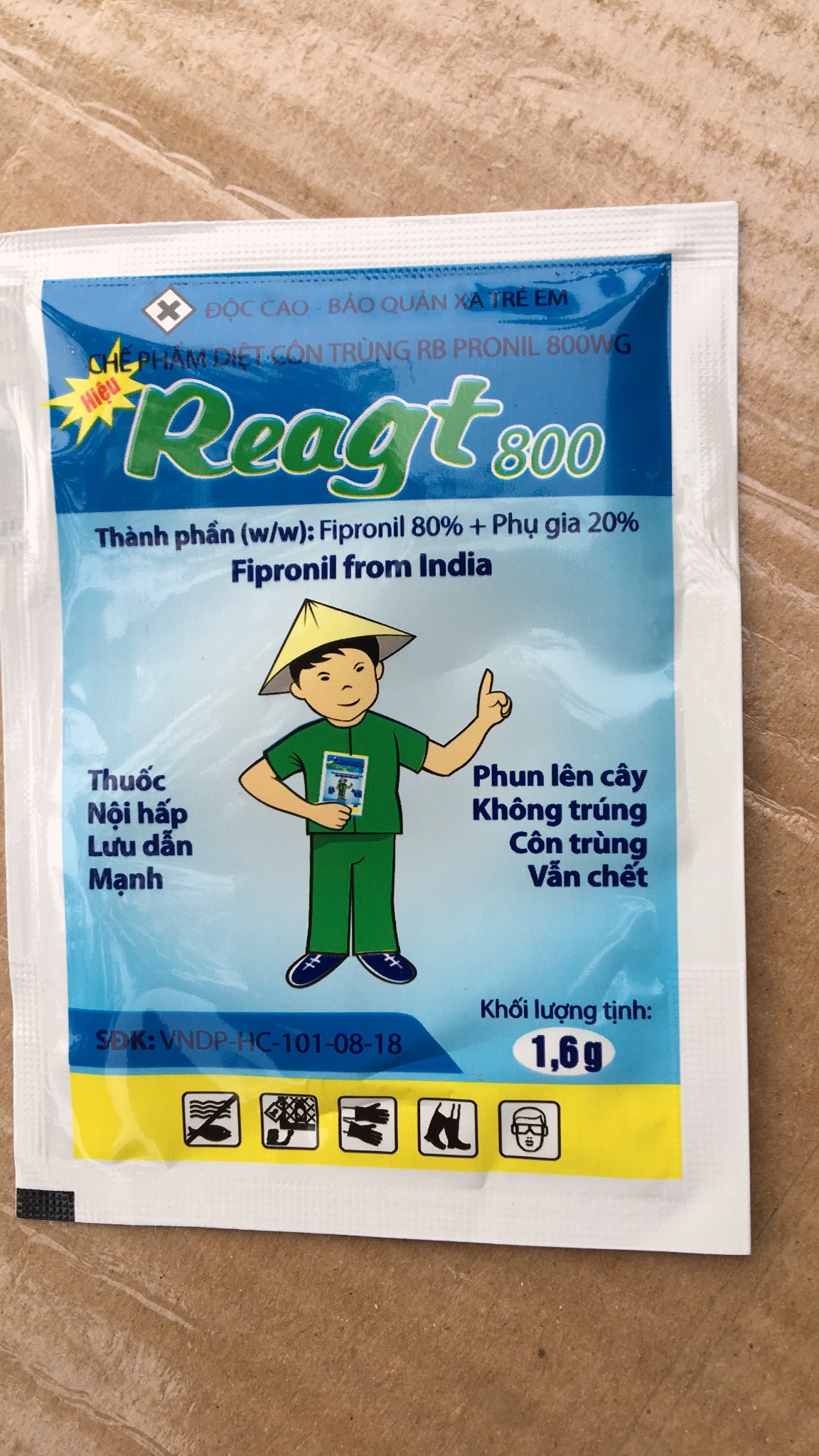 Sản phẩm diệt kiến gián và côn trùng trong gia đình Reagt gói 1.6gr