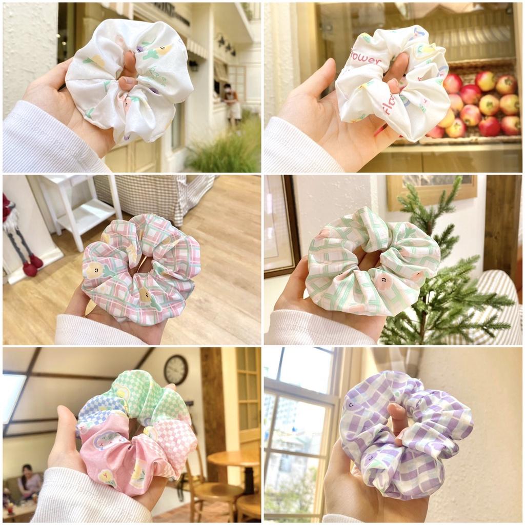 Scrunchies, cột tóc hoa về thêm mẫu mới