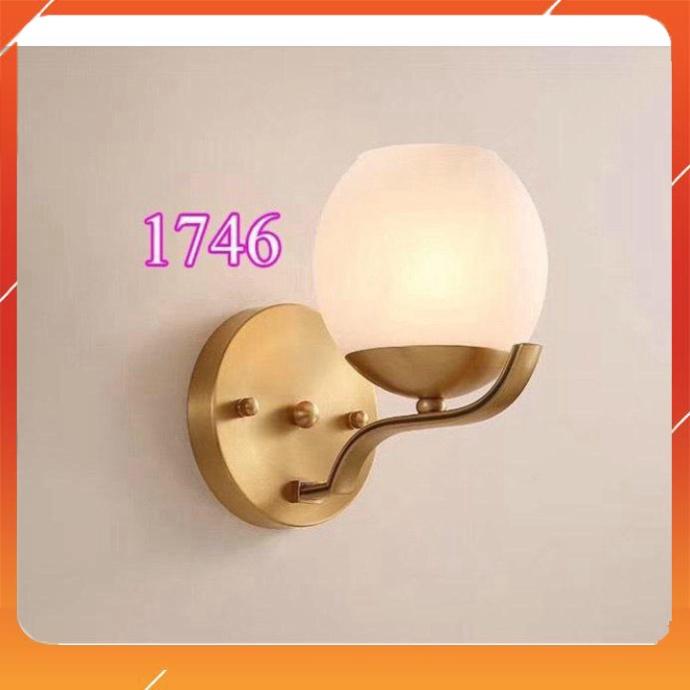 Đèn tường trang trí cầu thang, phòng khách, đèn tường trang trí phòng ngủ thân mạ vàng chao thủy tinh cao cấp TG1746