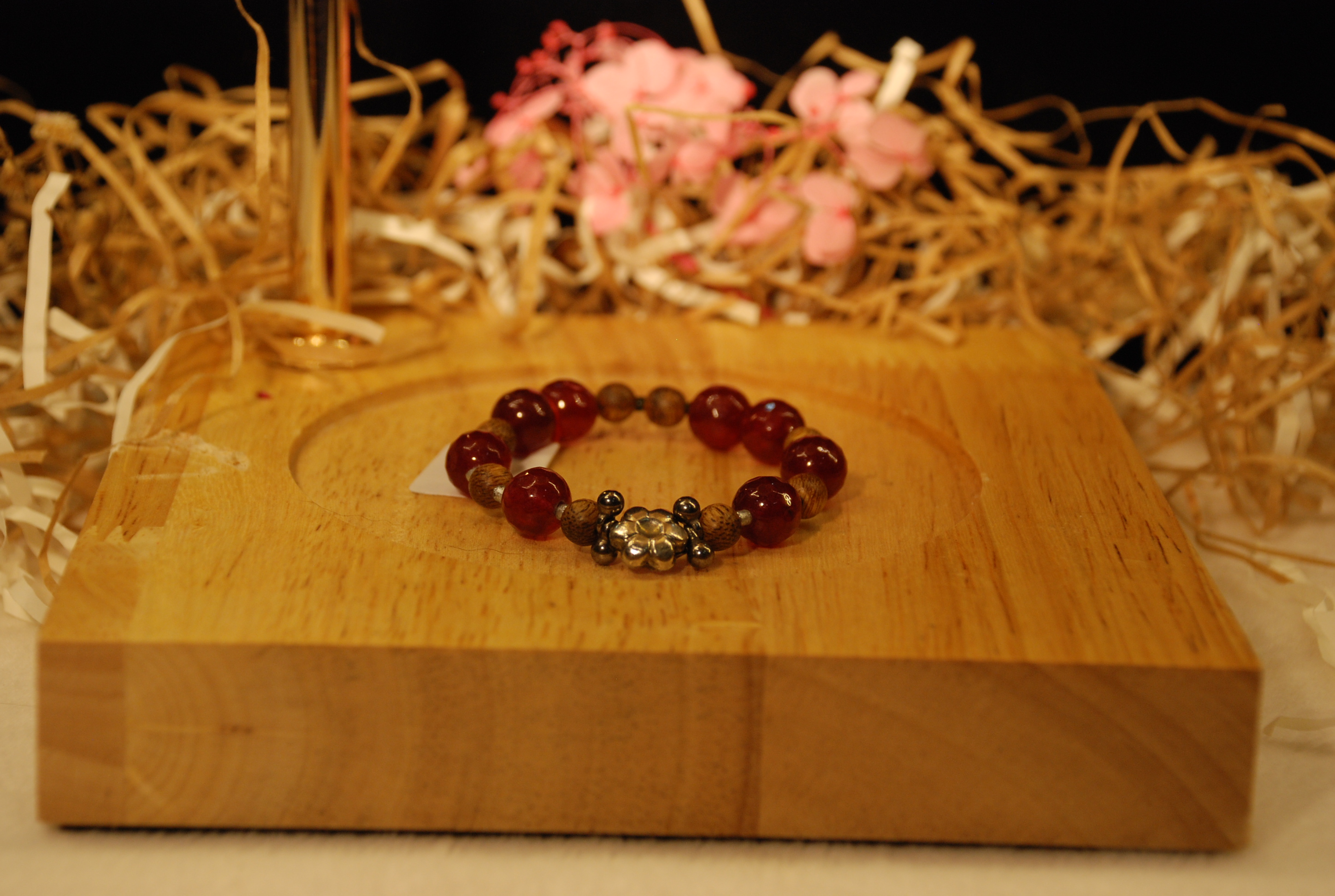 Vòng tay phong thủy Flower