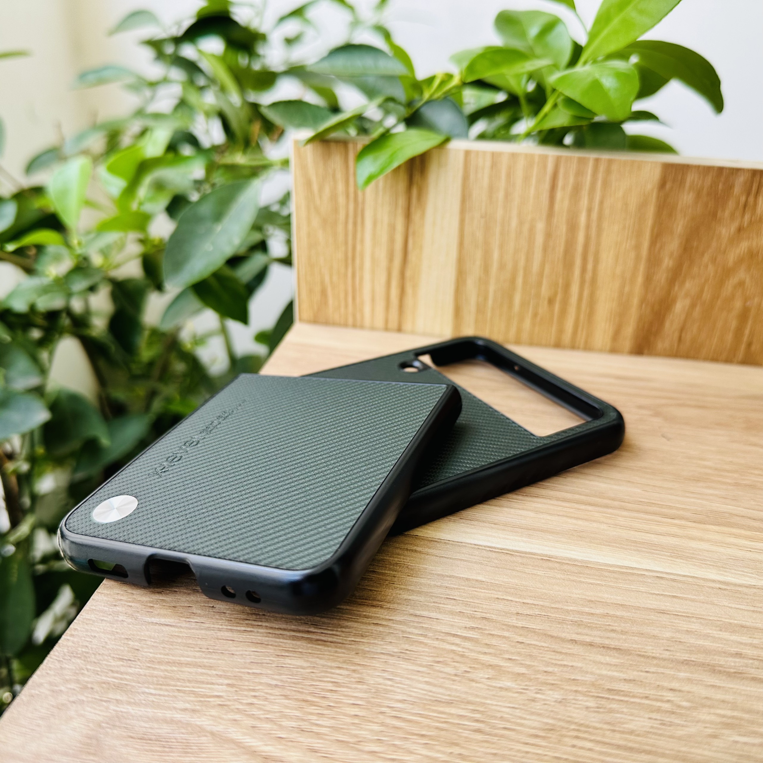 Ốp lưng dành cho Galaxy Z Flip 4 X-level Kevlar chống vân tay- hàng chính hãng