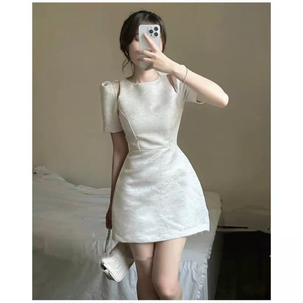 Đầm xòe khoét vai tay phồng kèm tag đá
