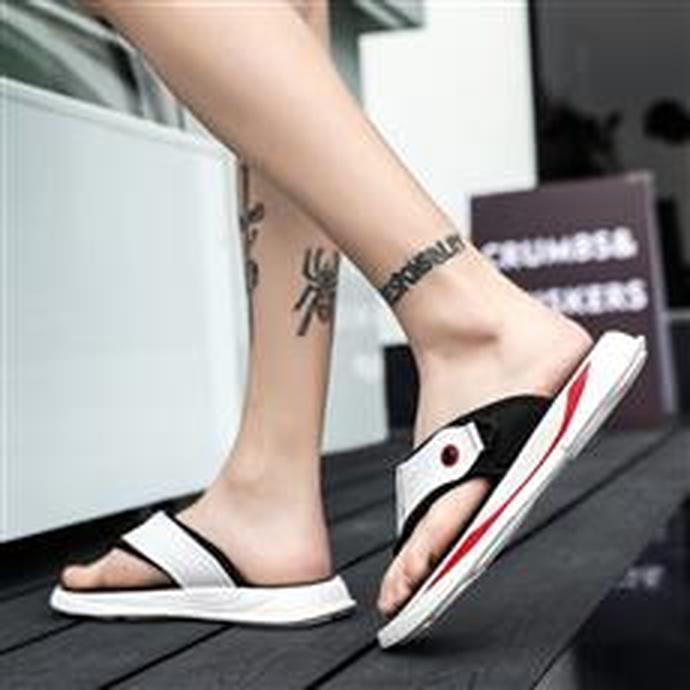 Dép xỏ ngón phong cách mới nhất dép chống trượt mới giao hàng nhanh giày xỏ lỗ dép đi trong nhà dép nữ
