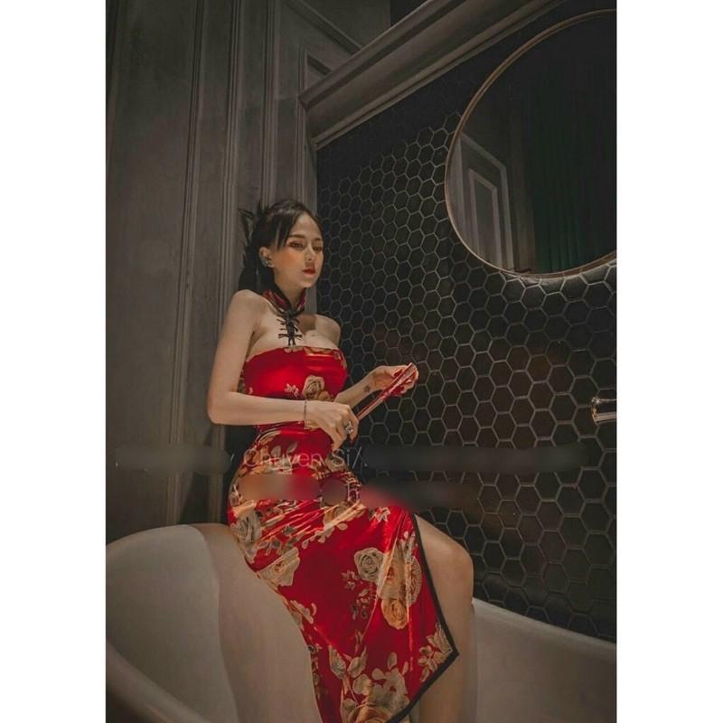 Đầm body cổ tàu sẻ tà viền đính nút có mút ngực cực sexy sang chảnh