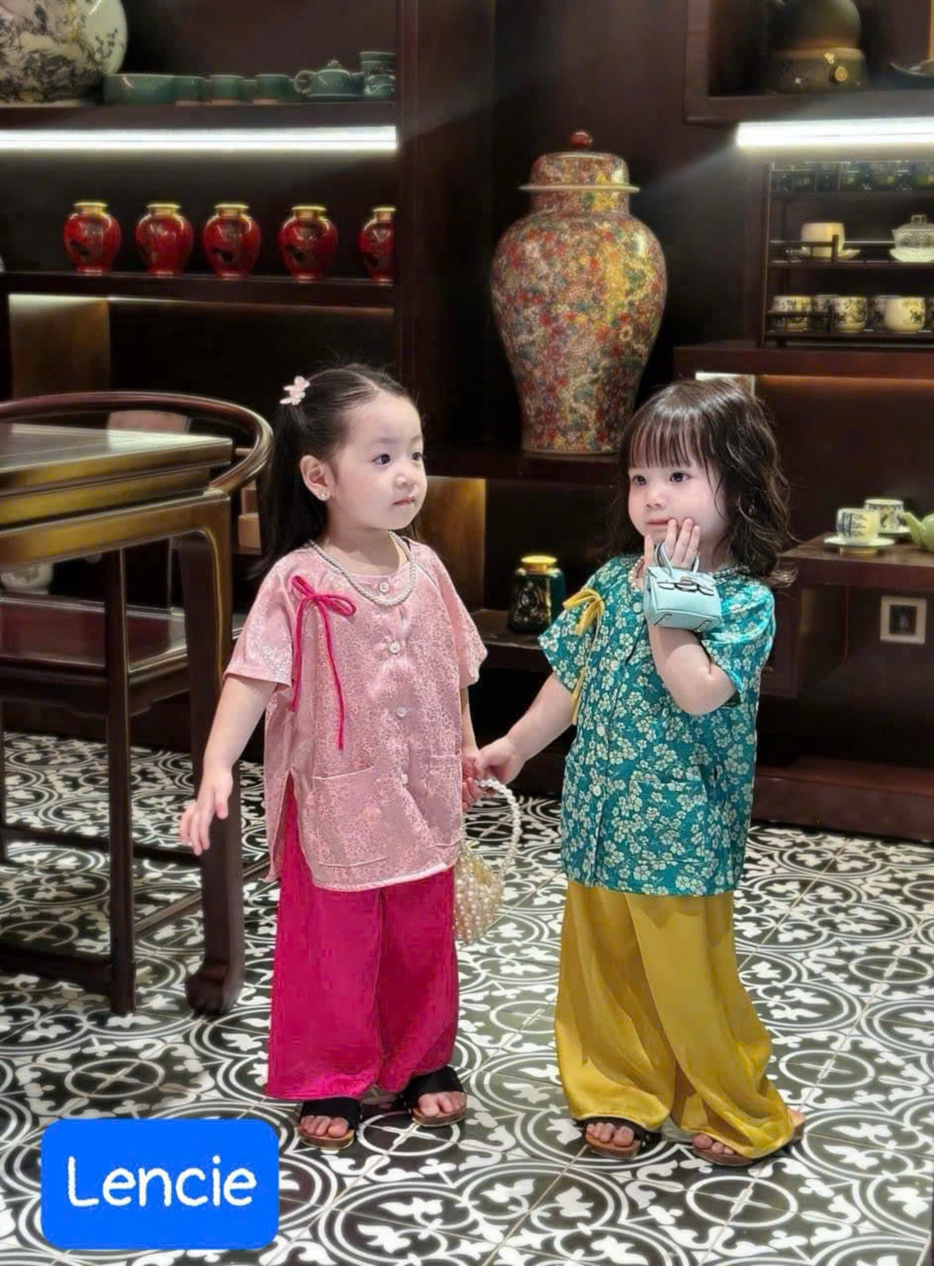 Bộ bà ba cho bé gái đi chơi biểu diễn lễ tết noel giáng sinh năm mới đẹp từ 12-40kg chất lụa mềm mát