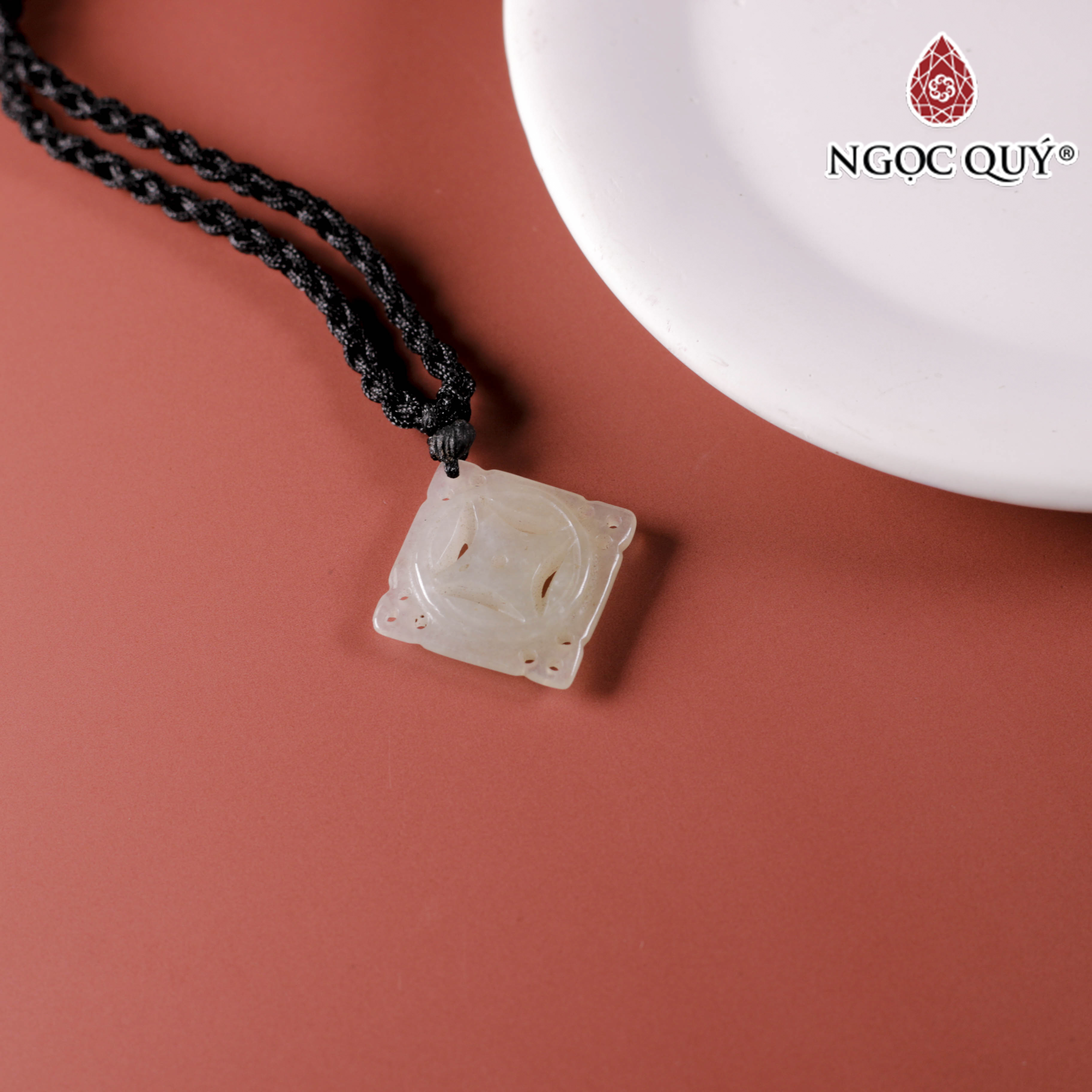 Mặt dây chuyền khắc kim tiền cẩm thạch type A 15x15mm mệnh hỏa mộc - Ngọc Quý Gemstones