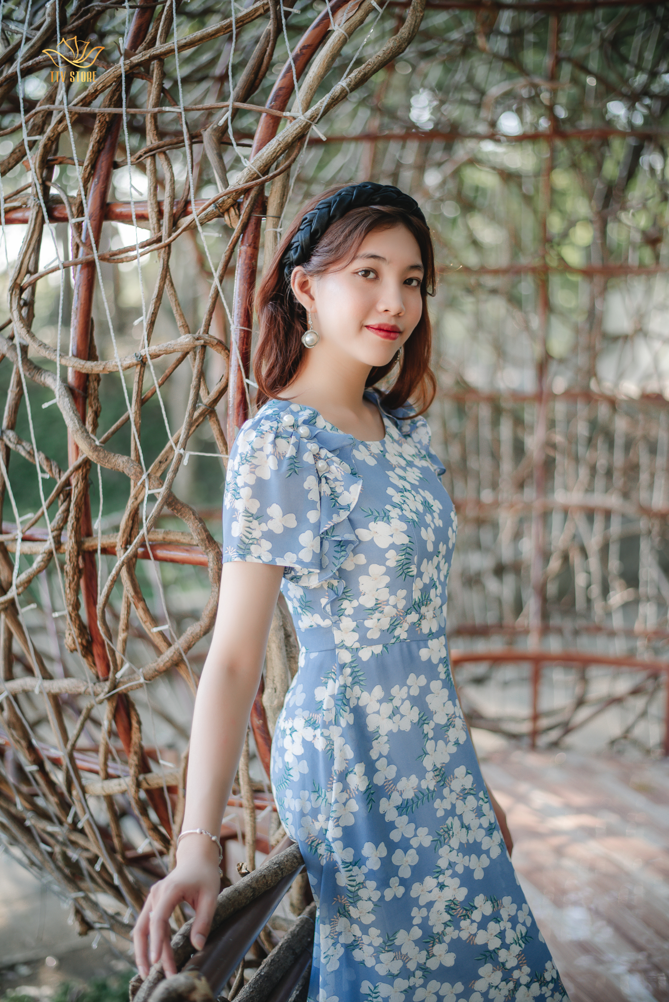 Đầm xoè thiết kế trung niên cao cấp sang trọng Cổ tròn bèo kết ngọc tay ngắn màu Xanh hoa trắng TTV STORE TTV1313