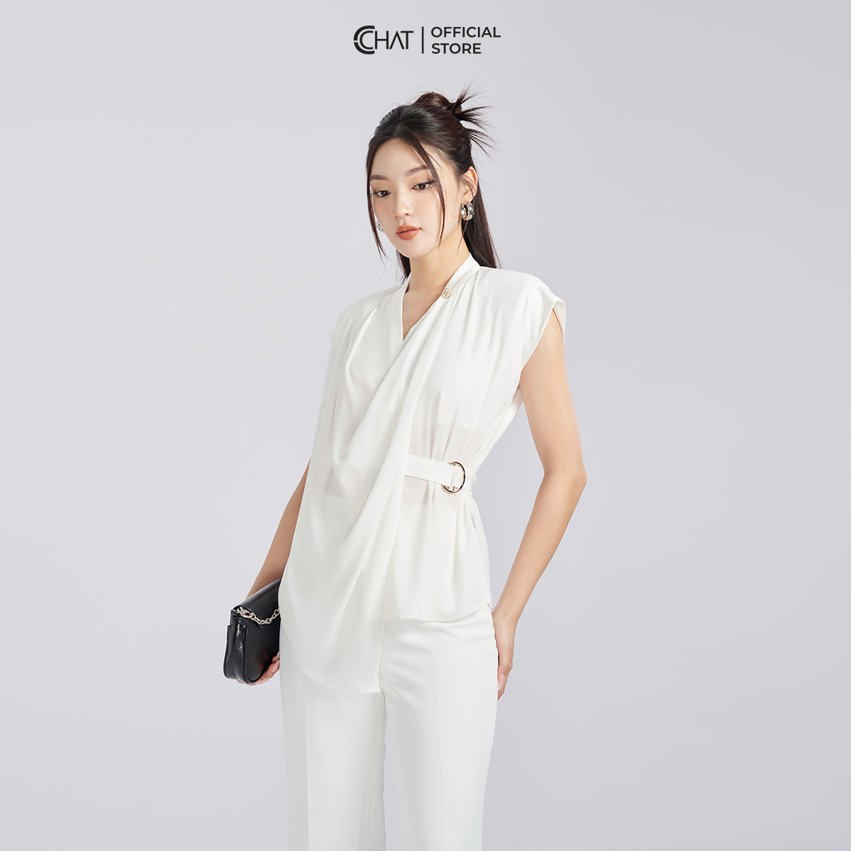 Áo Kiểu Nữ Dáng Suông Phối Đai Nẹp Kim Loại Trang Trí 53ANV8010ST
