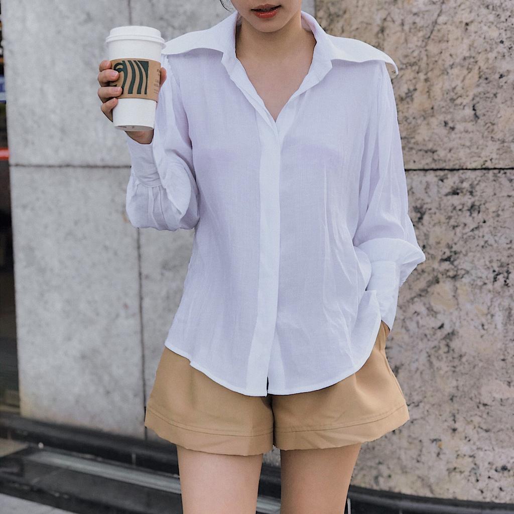 KIOBI – Quần shorts Flared form lưng cao dáng xòe, ống loe rộng xếp li, lai nối, vải phi lụa Nhật be - KIQS2131B