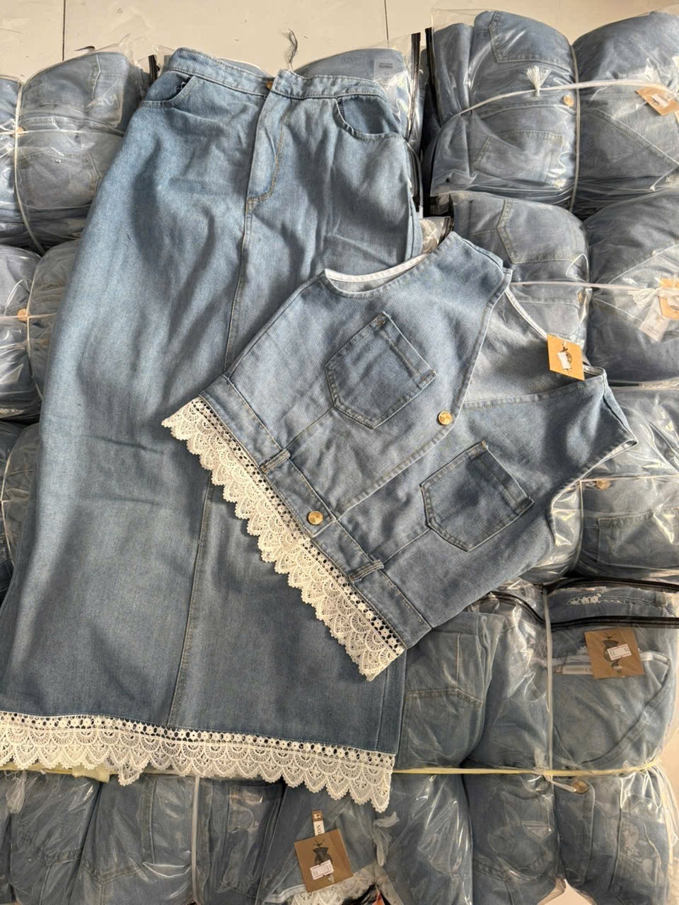 Set Váy Jean Dài Phối Áo Sát Nách Kèm Ren Nữ