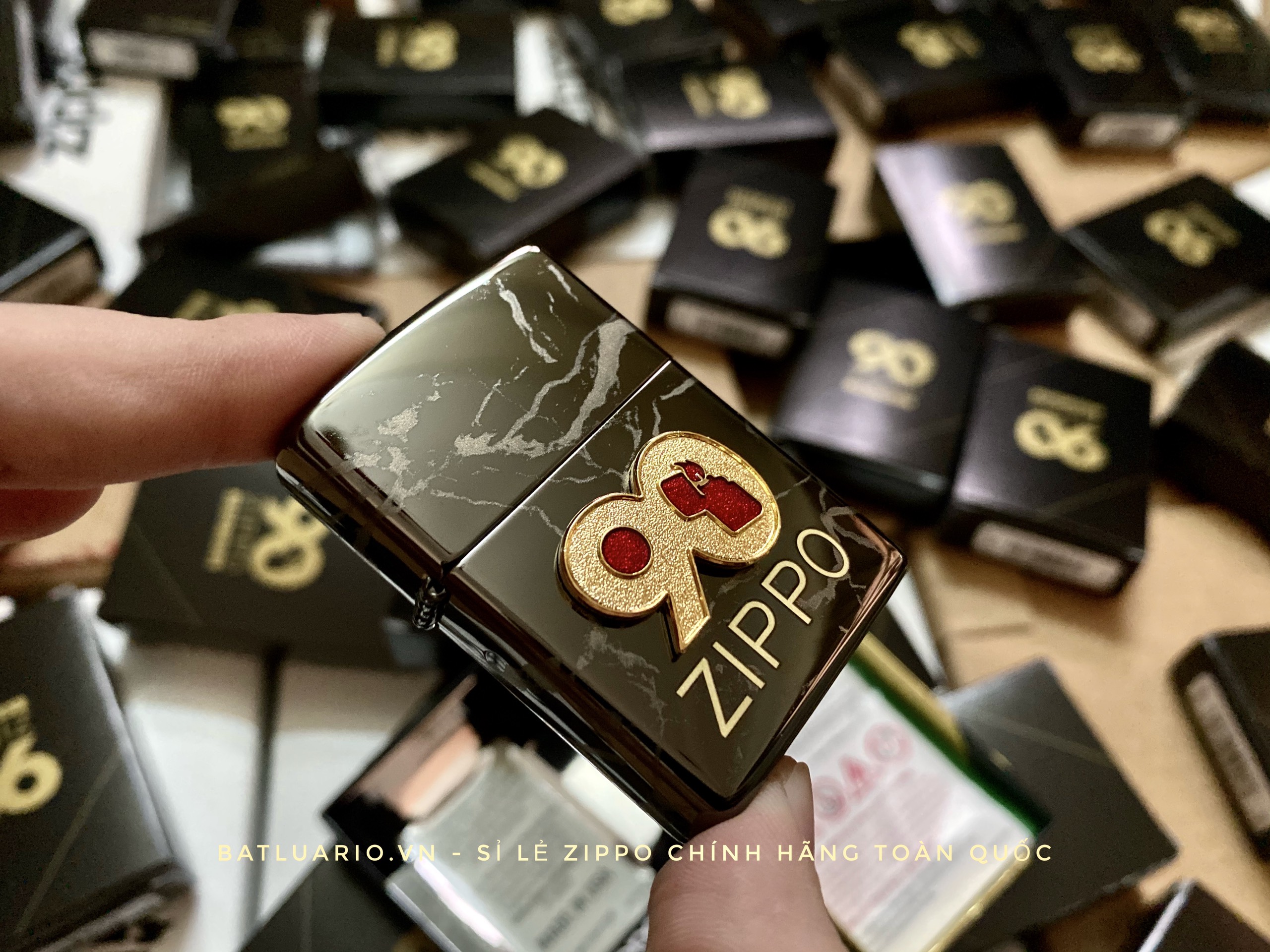 Bật Lửa Zippo Zippo 49864 – Zippo High Polish Black 90th Anniversary Commemorative