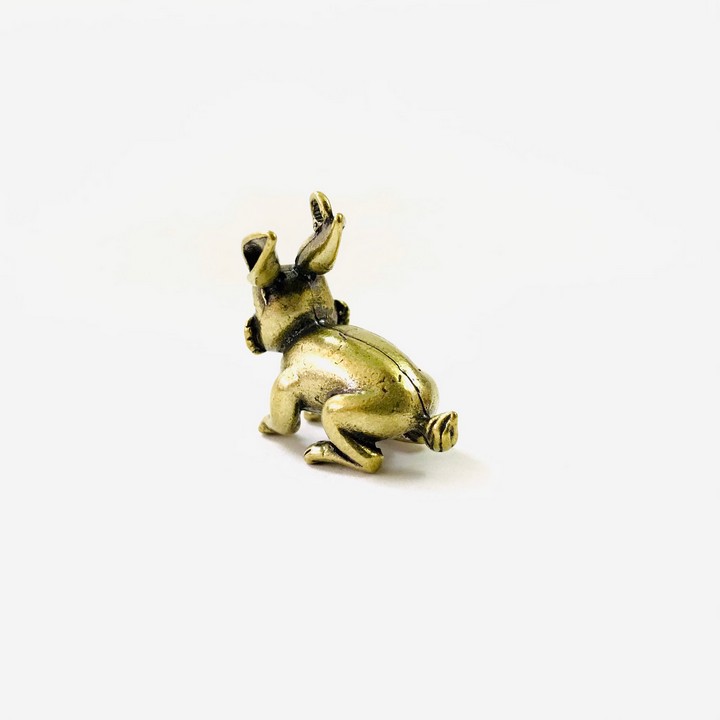 Móc Khóa Tượng Đồng Con Thỏ có kích thước 2.5 x 1.4 x 2.8cm, màu đồng dùng để làm móc khóa, trưng trên bàn, làm quà tặng lưu niệm - TMT Collection - SP005217