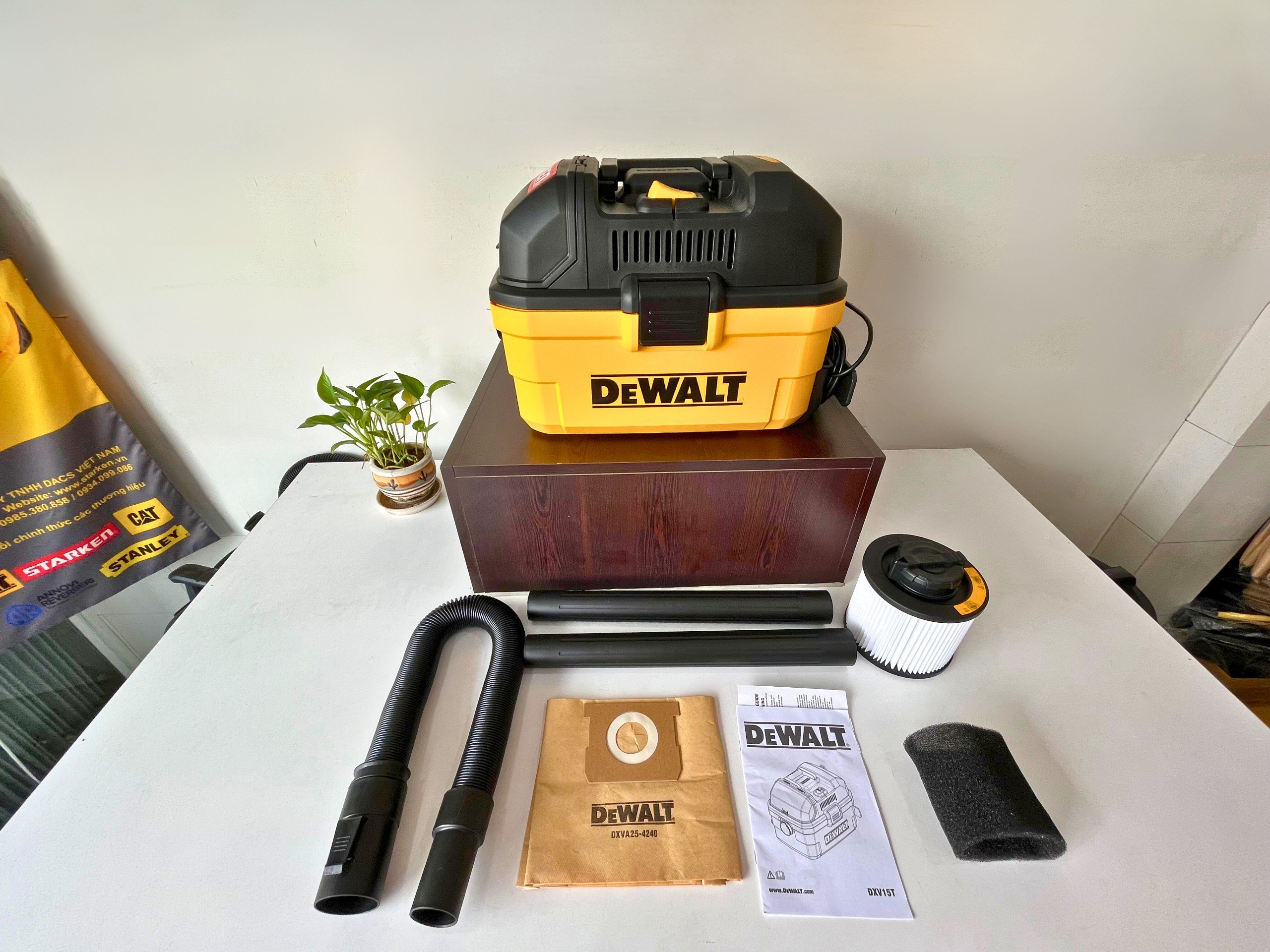 Máy hút bụi Công nghiệp 3 chức năng 15L Dewalt DXV15T 1.8HP - Hàng chính hãng