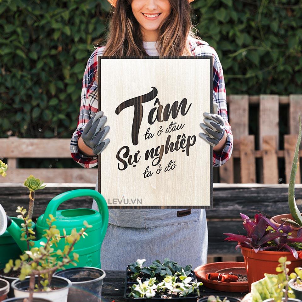 Tranh gỗ treo tường LEVU LV022 "Tâm ta ở đâu sự nghiệp ta ở đó"