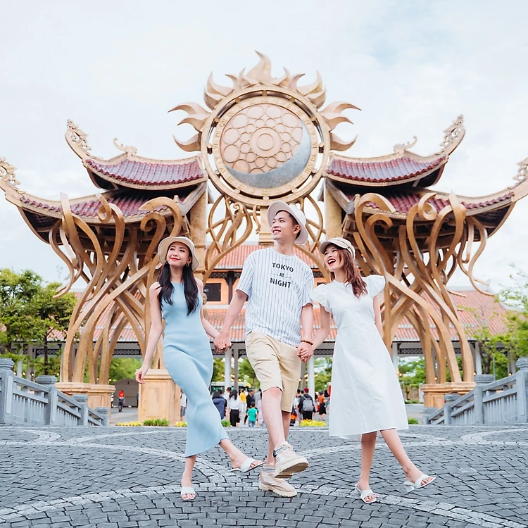 Combo Cáp Treo Bà Nà Hills + Ăn Trưa Buffet, Vui Chơi Không Giới Hạn, Không Cần Xếp Hàng Mua Vé
