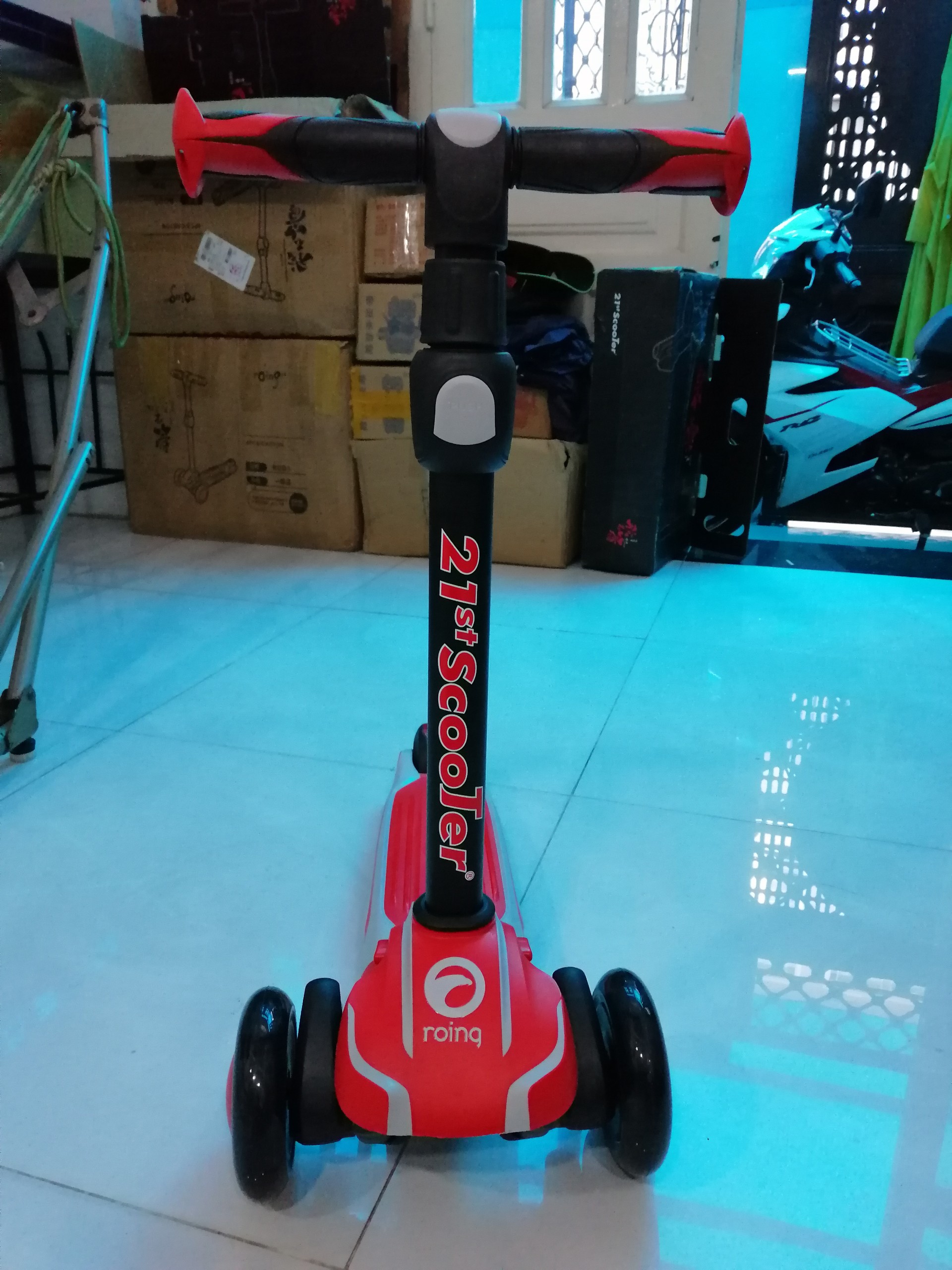 Xe trượt 21st scooter màu đỏ có hệ thống giảm xóc