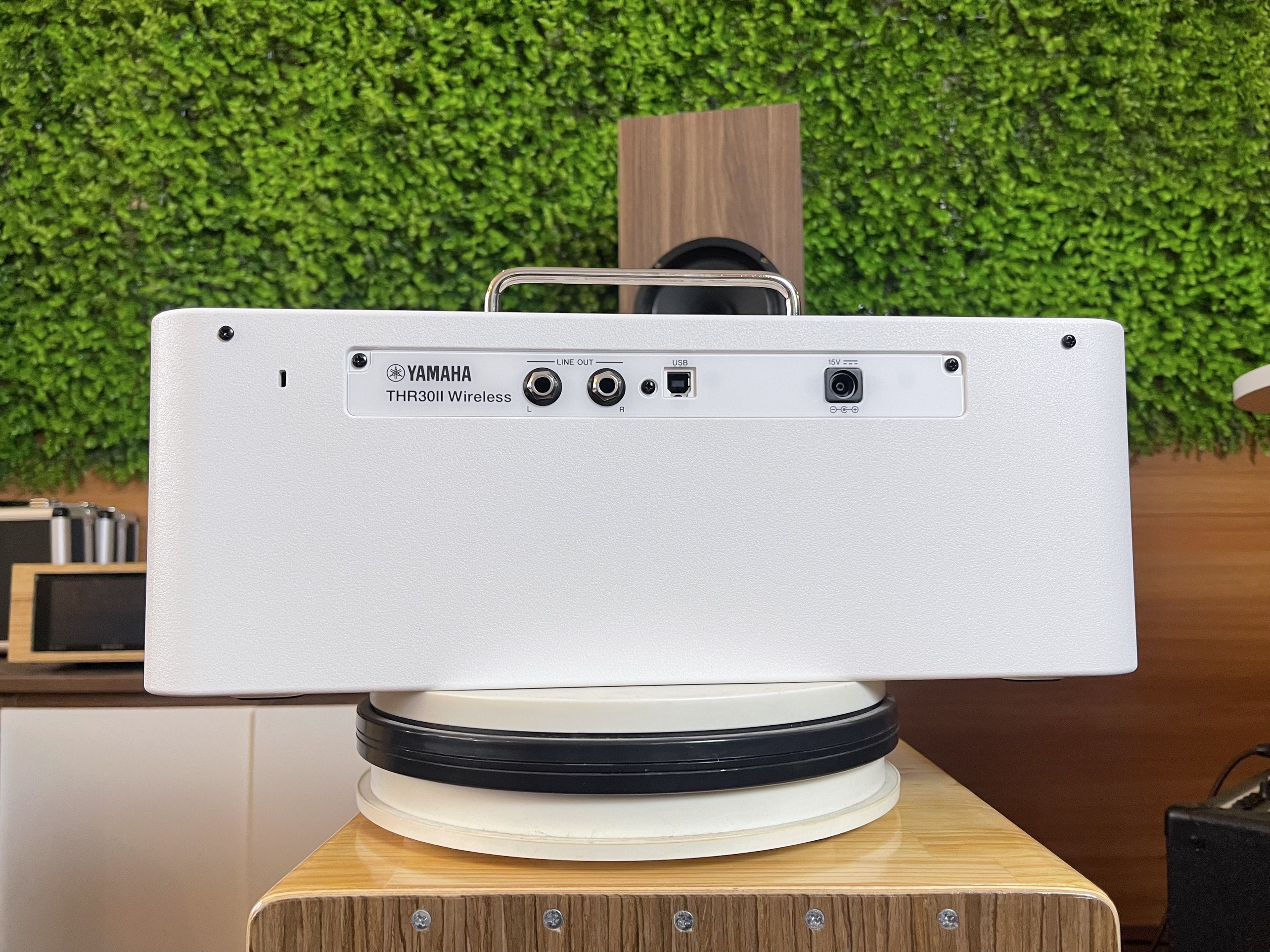 Ampli Guitar Yamaha THR30II Wireless White (màu trắng)