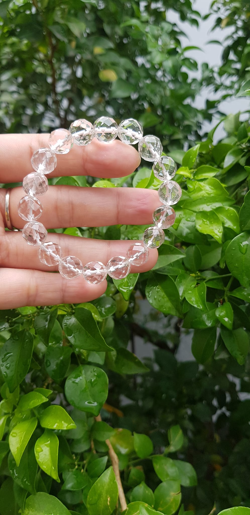 Vòng tay phong thủy nữ đá thạch anh trắng giác tự nhiên Size vòng 10mm Chất liệu đá thạch anh màu trắng tinh khôi giác đẹp ạ