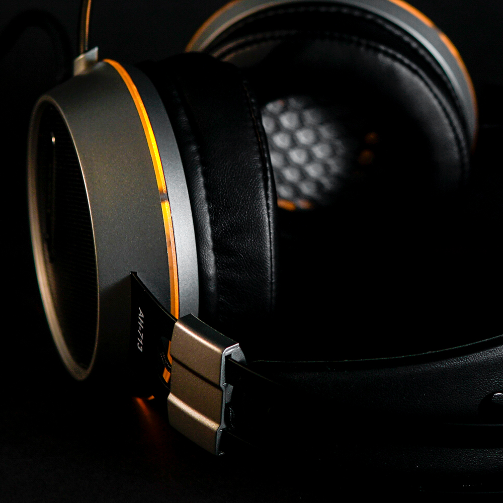 Tai Nghe Chơi Game Cảm Biến Rung Âm thanh Vòm 7.1 Có Đèn LED RGB SoundMax AH713 | Tai Nghe Chụp Tai Có Micro Tích Hợp SoundMax AH-713 | Gaming Headset - Hàng Chính Hãng