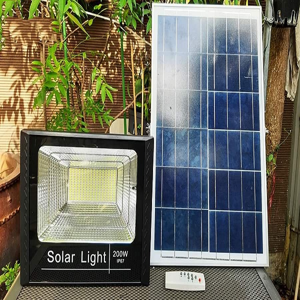 Đèn pha năng lượng mặt trời Solar Light 200W