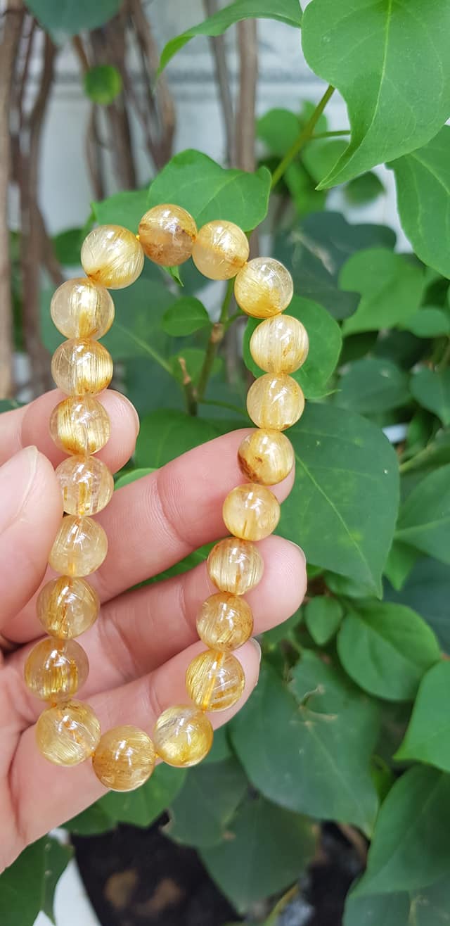 Vòng đeo tay phong thủy may mắn nữ đá thạch anh tóc vàng đồng trục tự nhiên Size vòng hạt 9mm ánh sáng rất đẹp Vòng chuẩn hợp nữ mệnh kim, mệnh thổ, mệnh Thủy ạ