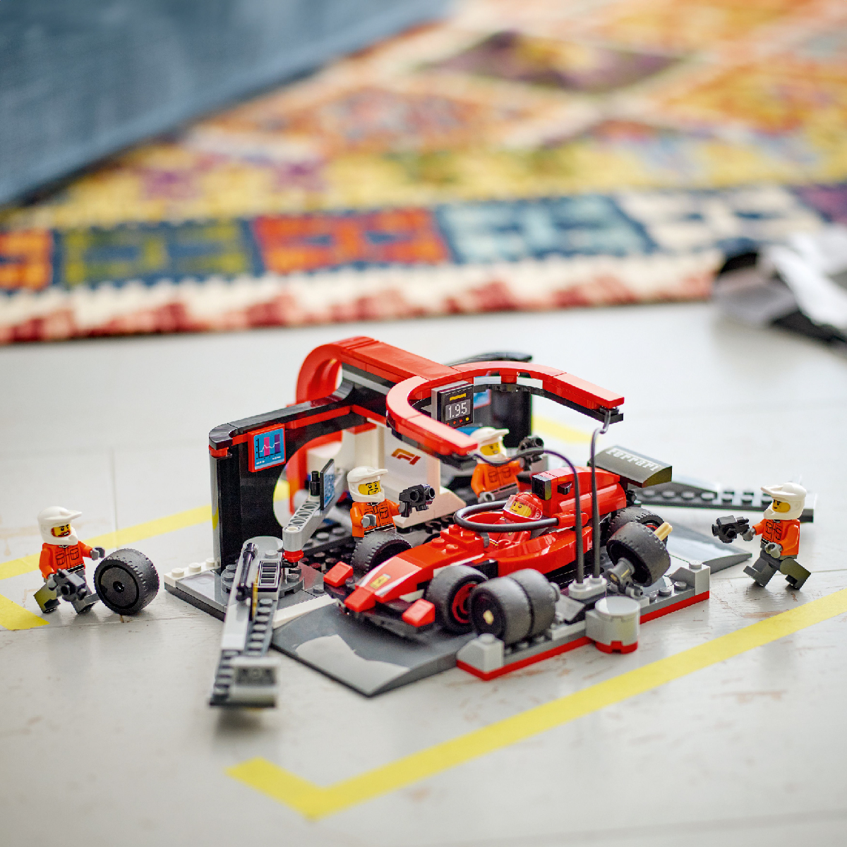 LEGO CITY 60443 Đồ Chơi Lắp Ráp Trạm Bảo Dưỡng Xe F1 (325 Chi Tiết)