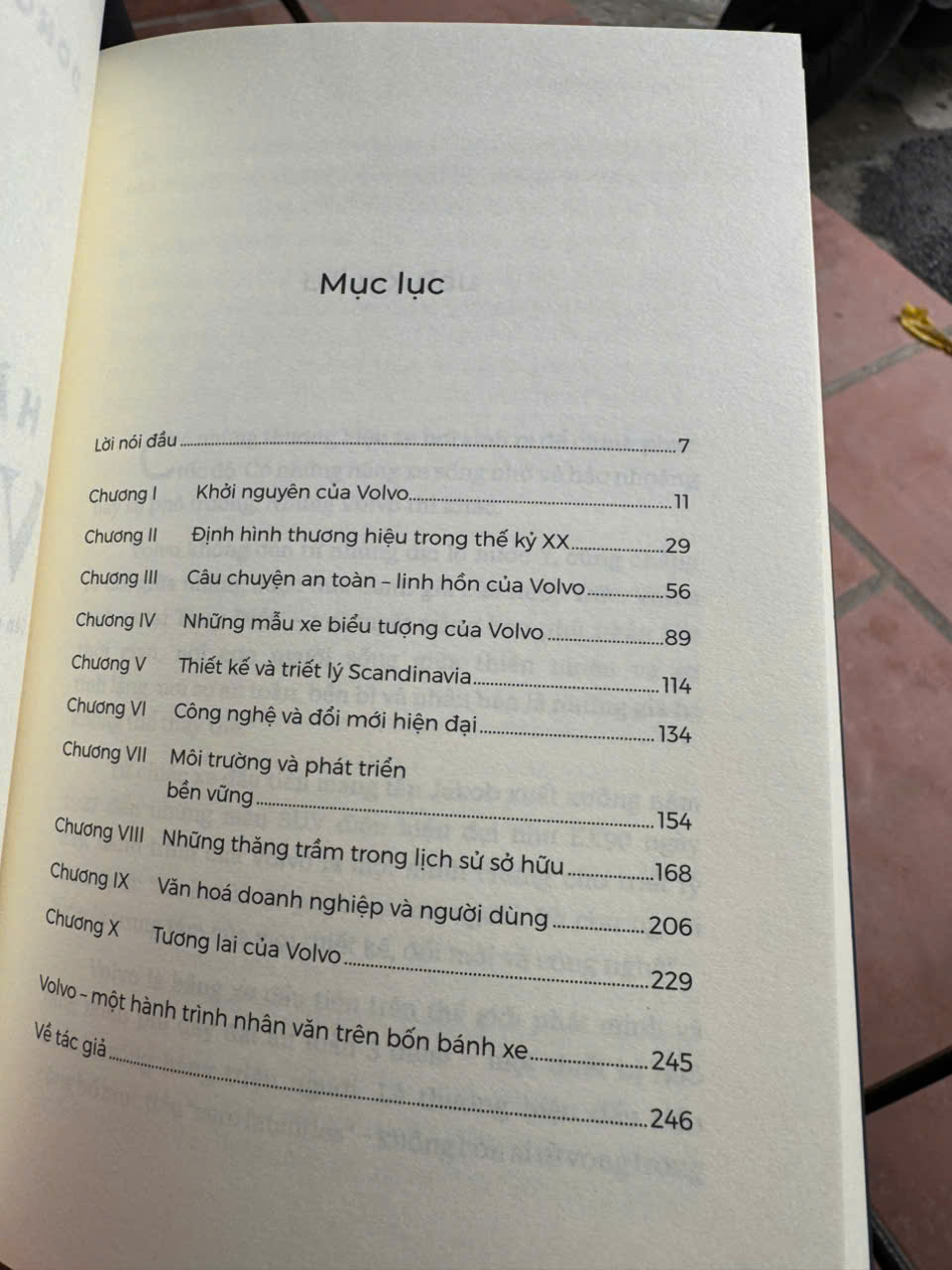 HÀNH TRÌNH VOLVO – Gần Một Thế Kỷ Đặt Con Người Làm Trung Tâm - Dong Anh Pham – Trạm Đọc