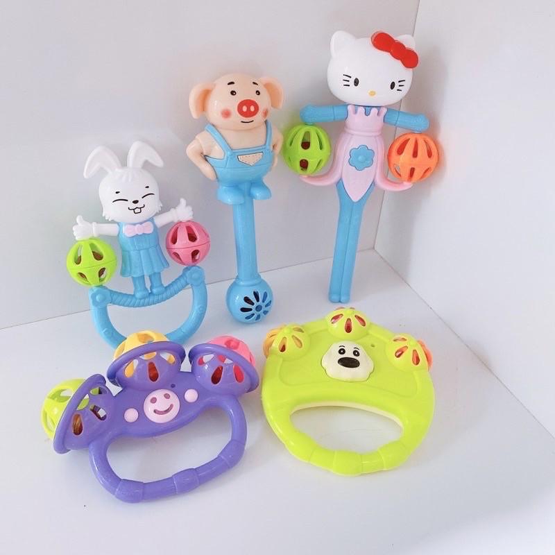 Đồ chơi XÚC XẮC, LỤC LẠC TREO NÔI, TREO CŨI hình con vật ngộ nghĩnh, đáng yêu cho bé
