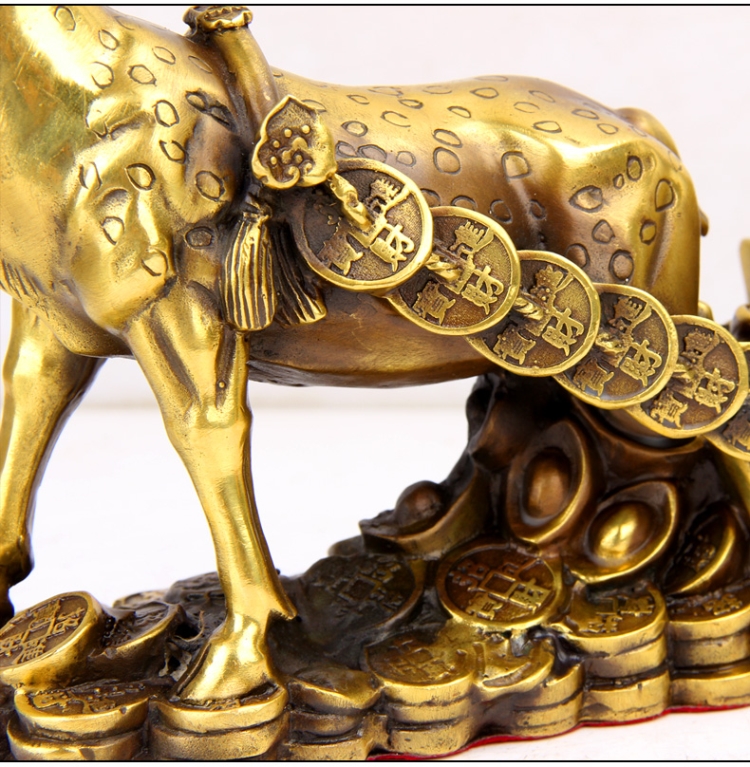 Tượng linh vật tuần lộc kéo xe tiền vàng bằng đồng thau phong thủy Hồng Thắng