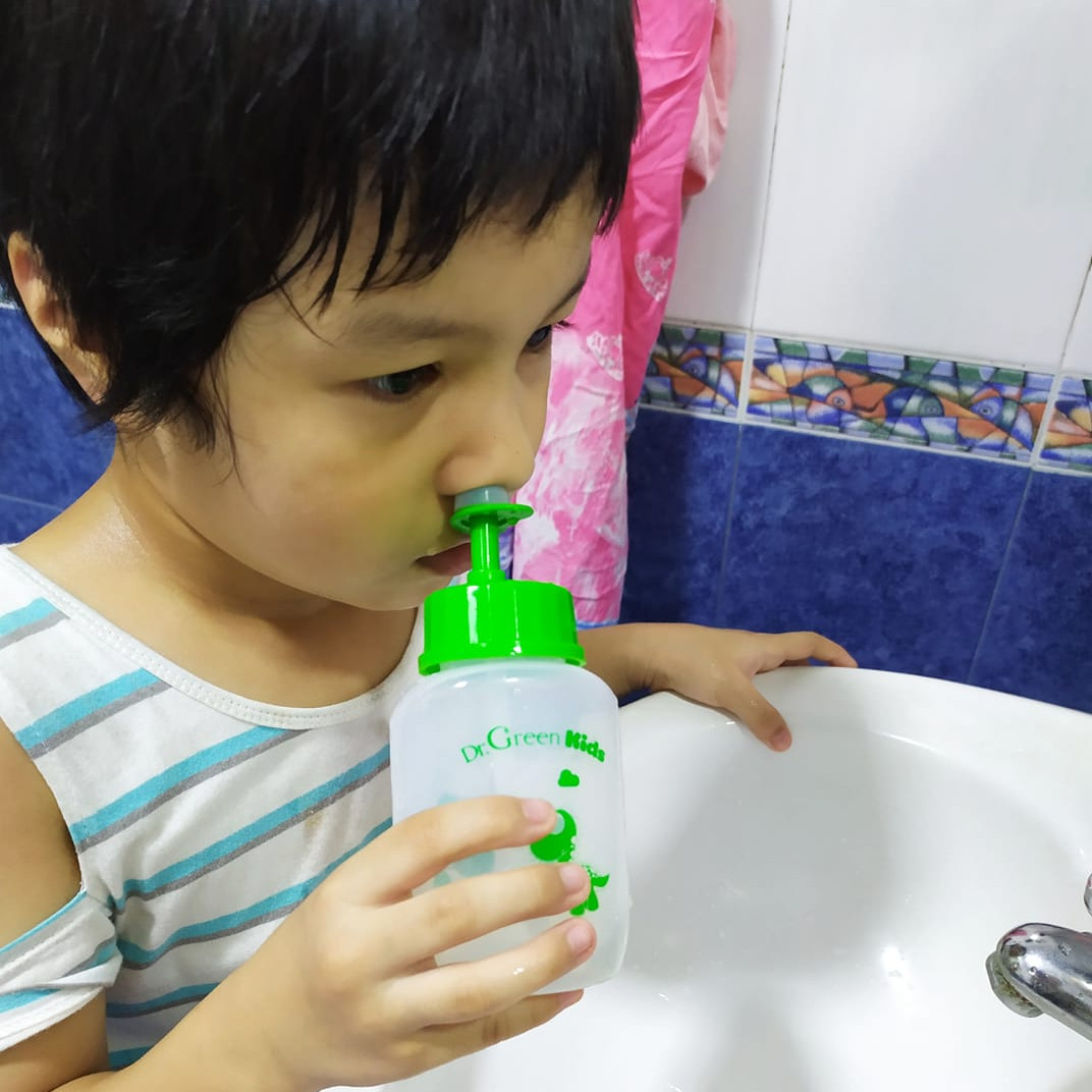 Bình rửa mũi cho trẻ Dr.Green Kids, kèm 30 gói muối rửa mũi, dung tích 180ml, đầu rửa silicon mềm mại, phù hợp rửa mũi với trẻ em