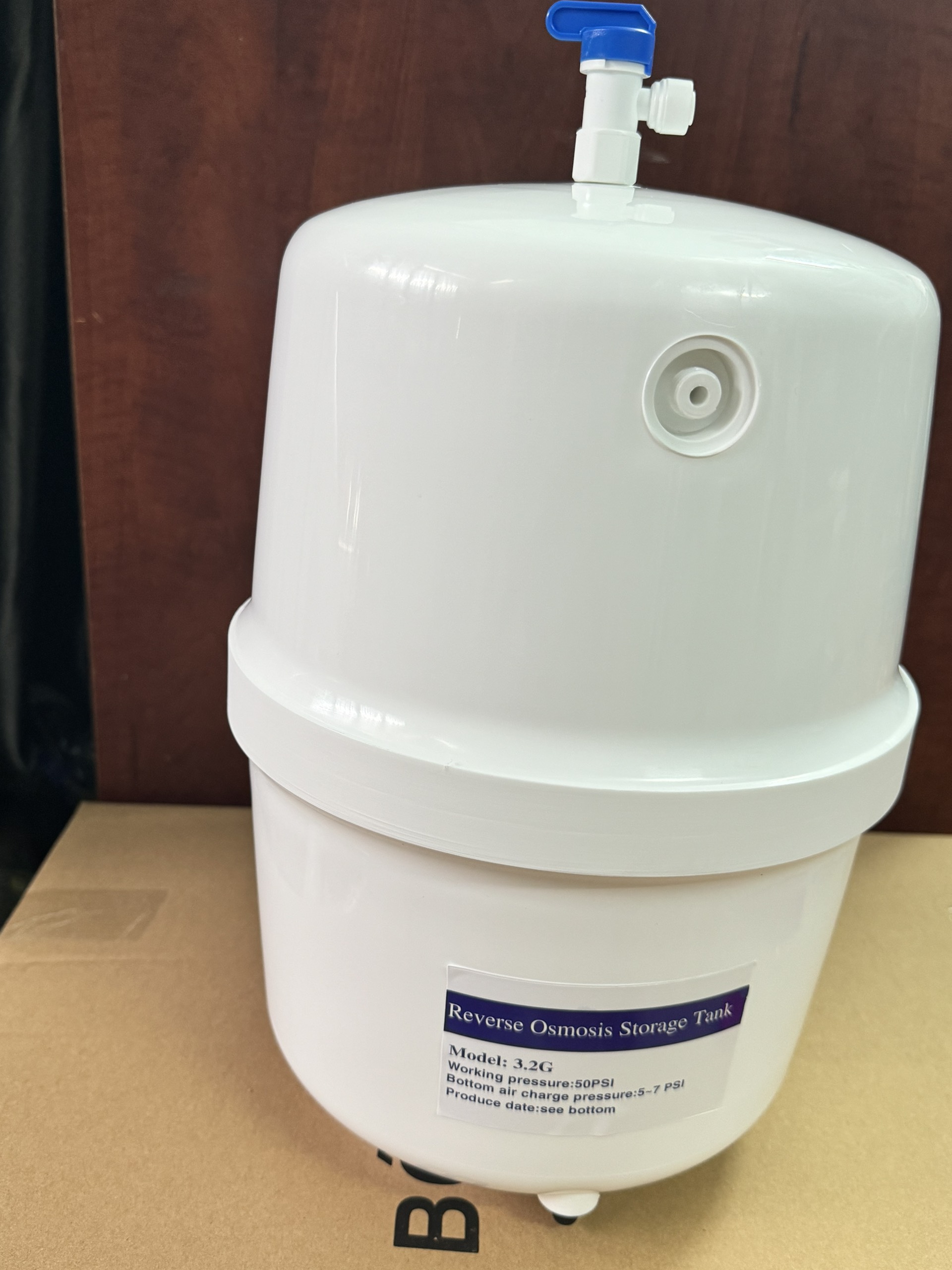 Bình áp nhựa 8 lít (3.2G) dùng cho máy lọc nước RO các loại- kèm van bình áp/ Hàng chính hãng