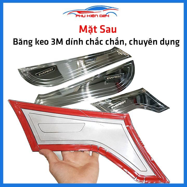 Bộ ốp tapli Ford Everest 2016-2017-2018-2019-2020-2021-2022 vân Titan chống xước va đập khi mở cửa và làm đẹp xe