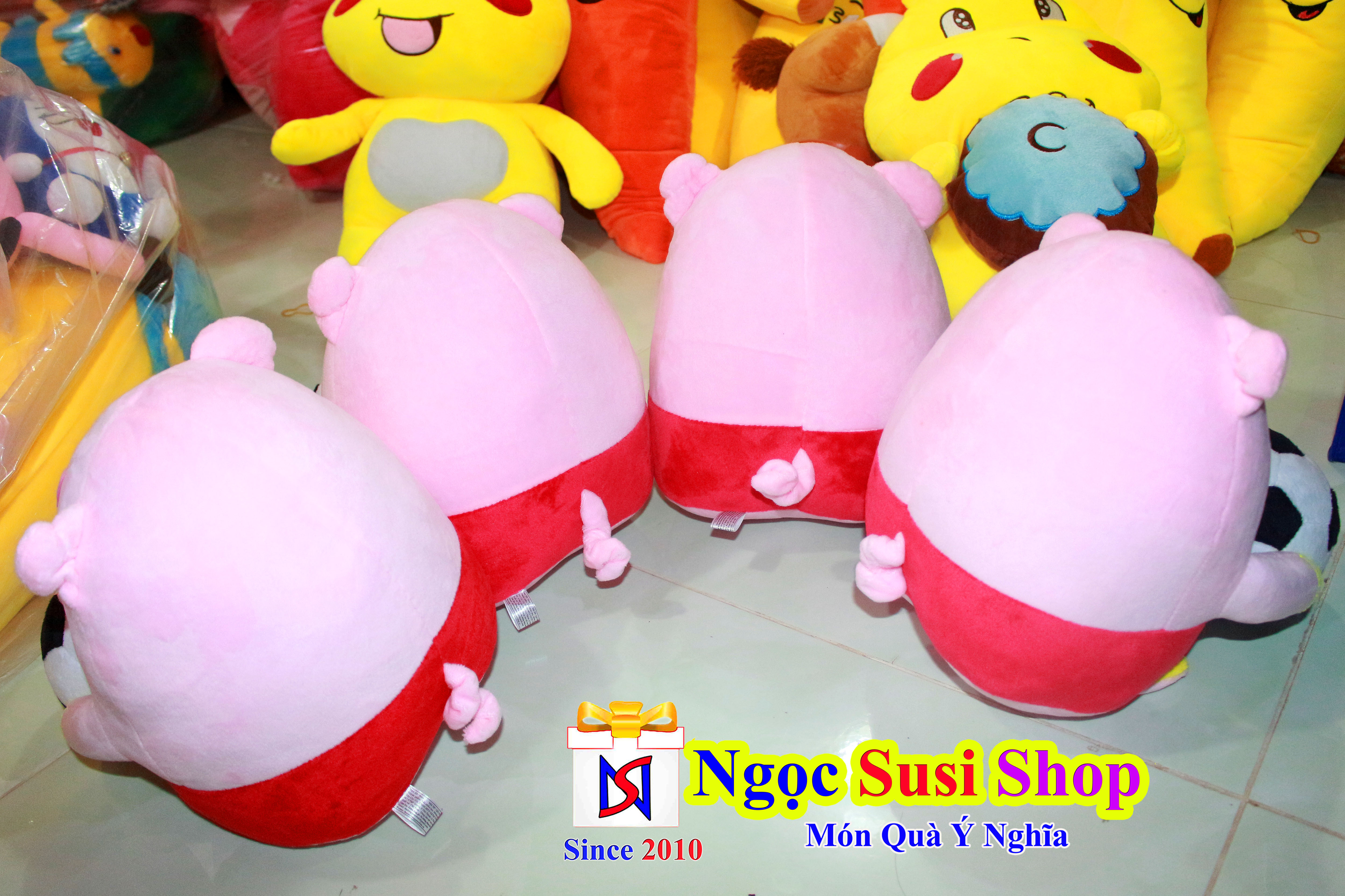 GẤU BÔNG HEO ÔM TRÁI BANH SIÊU DỄ THƯƠNG - HÀNG ĐỘC