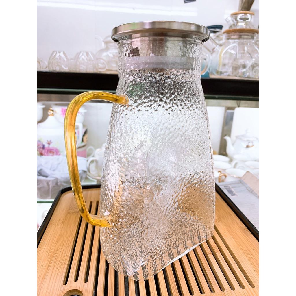 Bình thủy tinh chịu nhiệt lên tới 400 độ C dáng cao bẹt 1,6L nắp inox bạc quai vàng