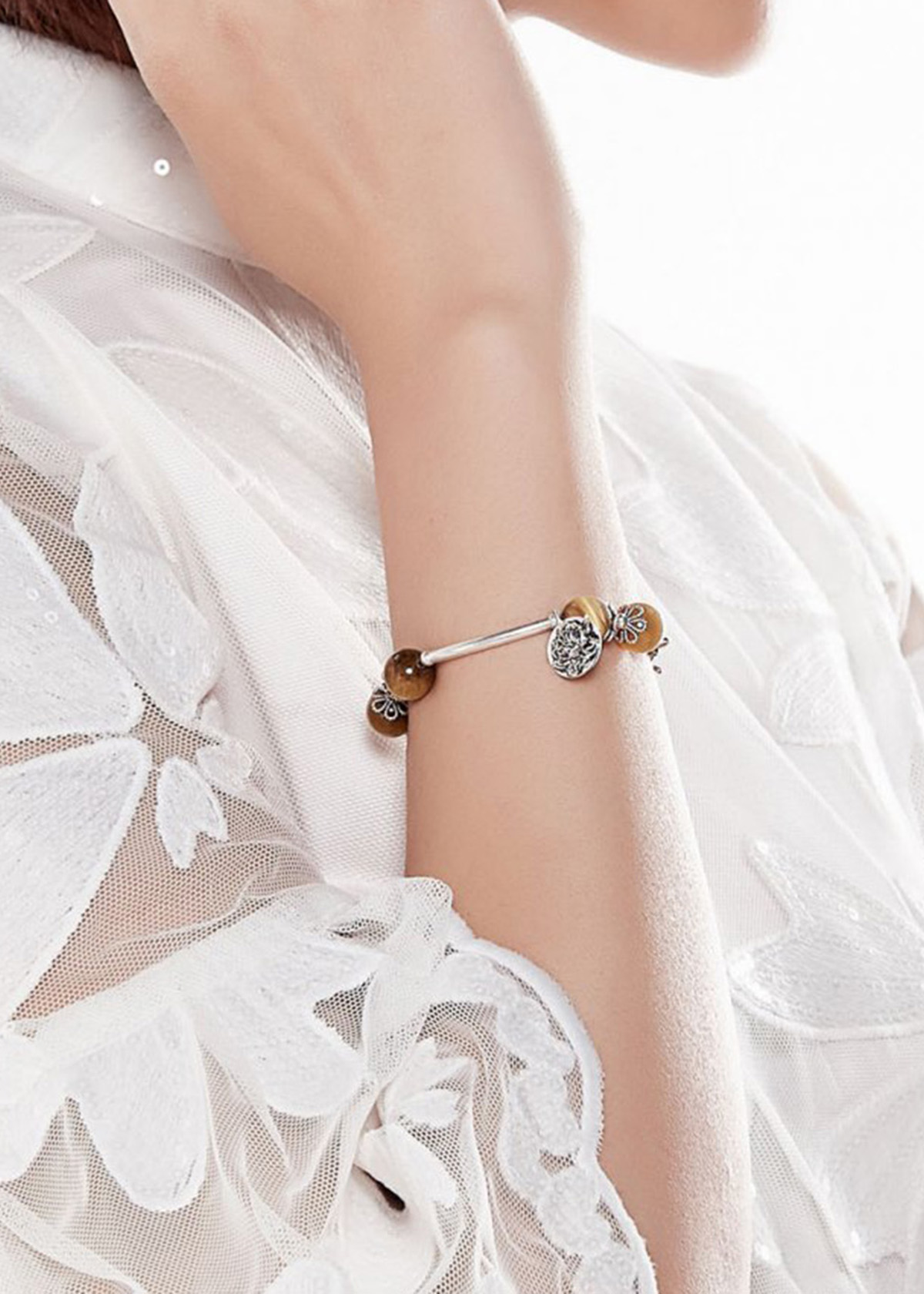 Vòng tay đá thiên nhiên phối charm bướm và sen bạc size hạt 10mm - Ngọc Quý Gemstones