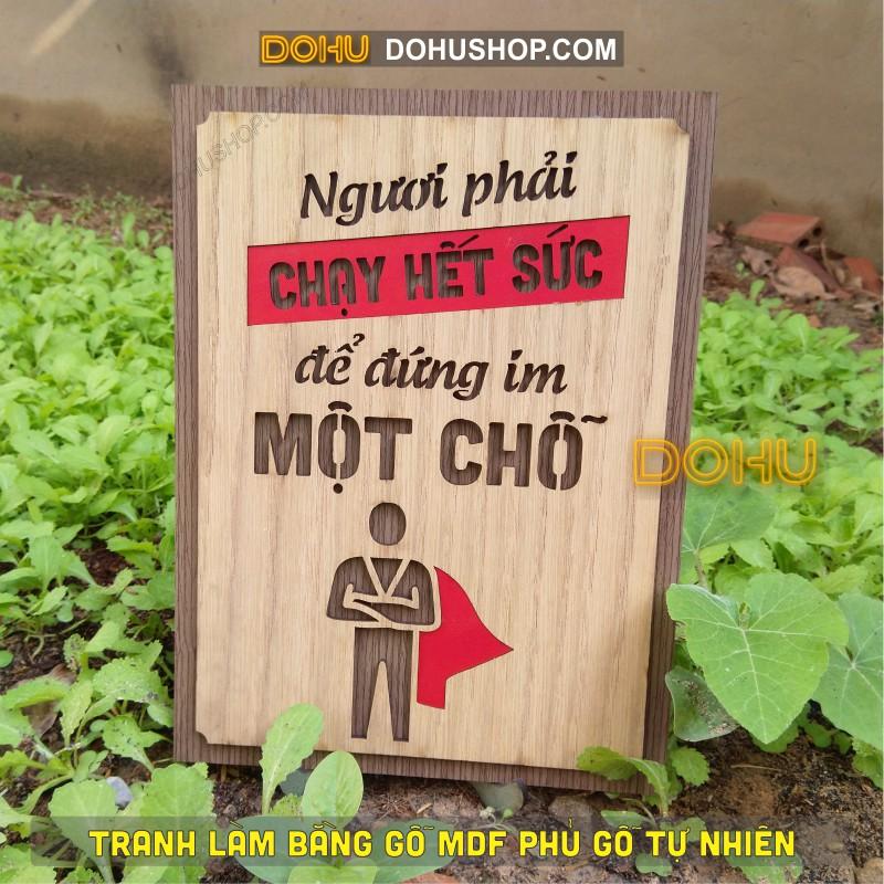 Tranh Gỗ Văn Phòng Truyền Động Lực DOHU206: “Ngươi phải chạy hết sức để đứng im một chỗ” - Giá Rẻ