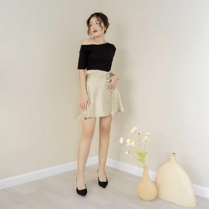 Áo trễ vai Linn Black Top