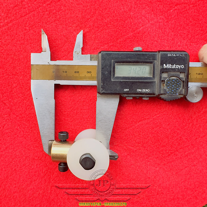 Ụ Đồng Có Bánh Xe Gắn Dao Cắt Kính Quay CNC
