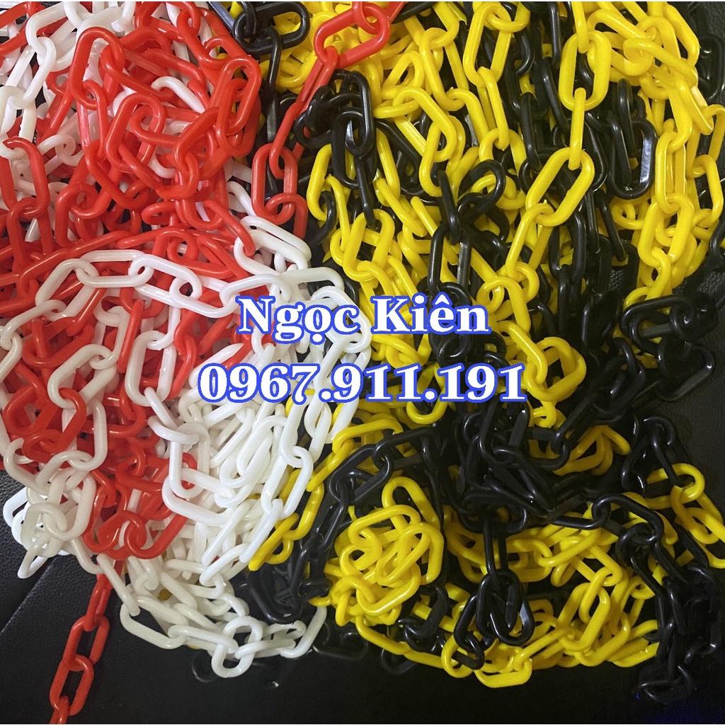 10 sợi dây xích nhựa phân luồng giao thông