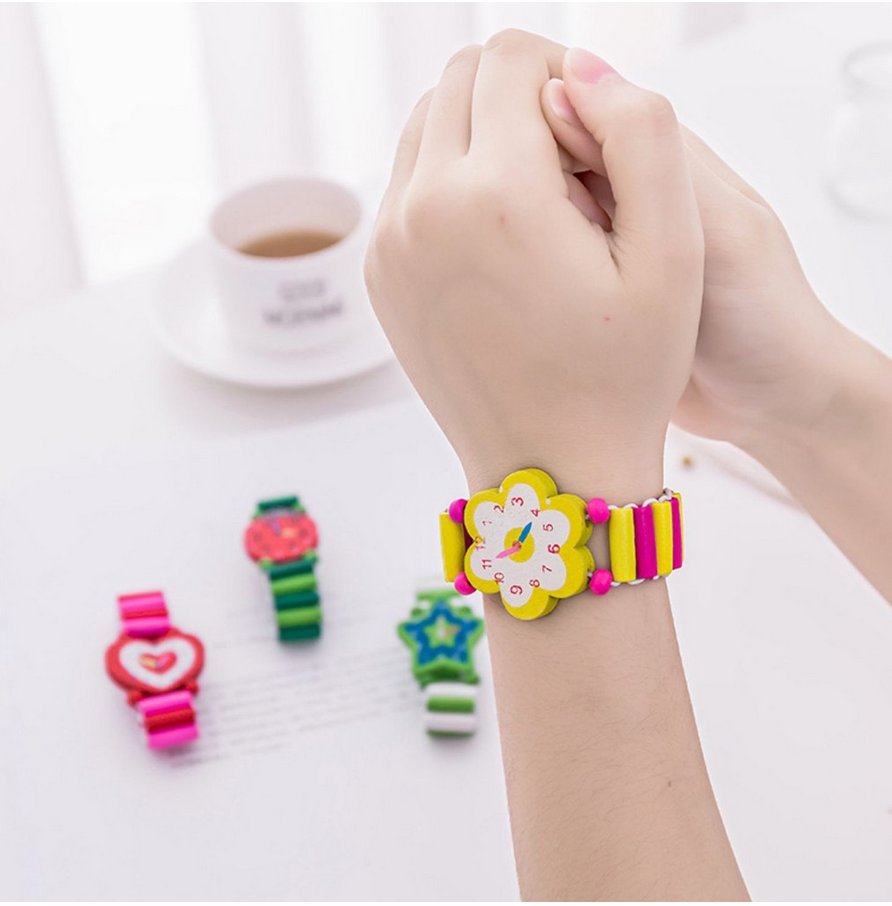 Vòng trang trí đeo tay bằng gỗ cho bé - Kích thước 8cm - Giao màu ngẫu nhiên
