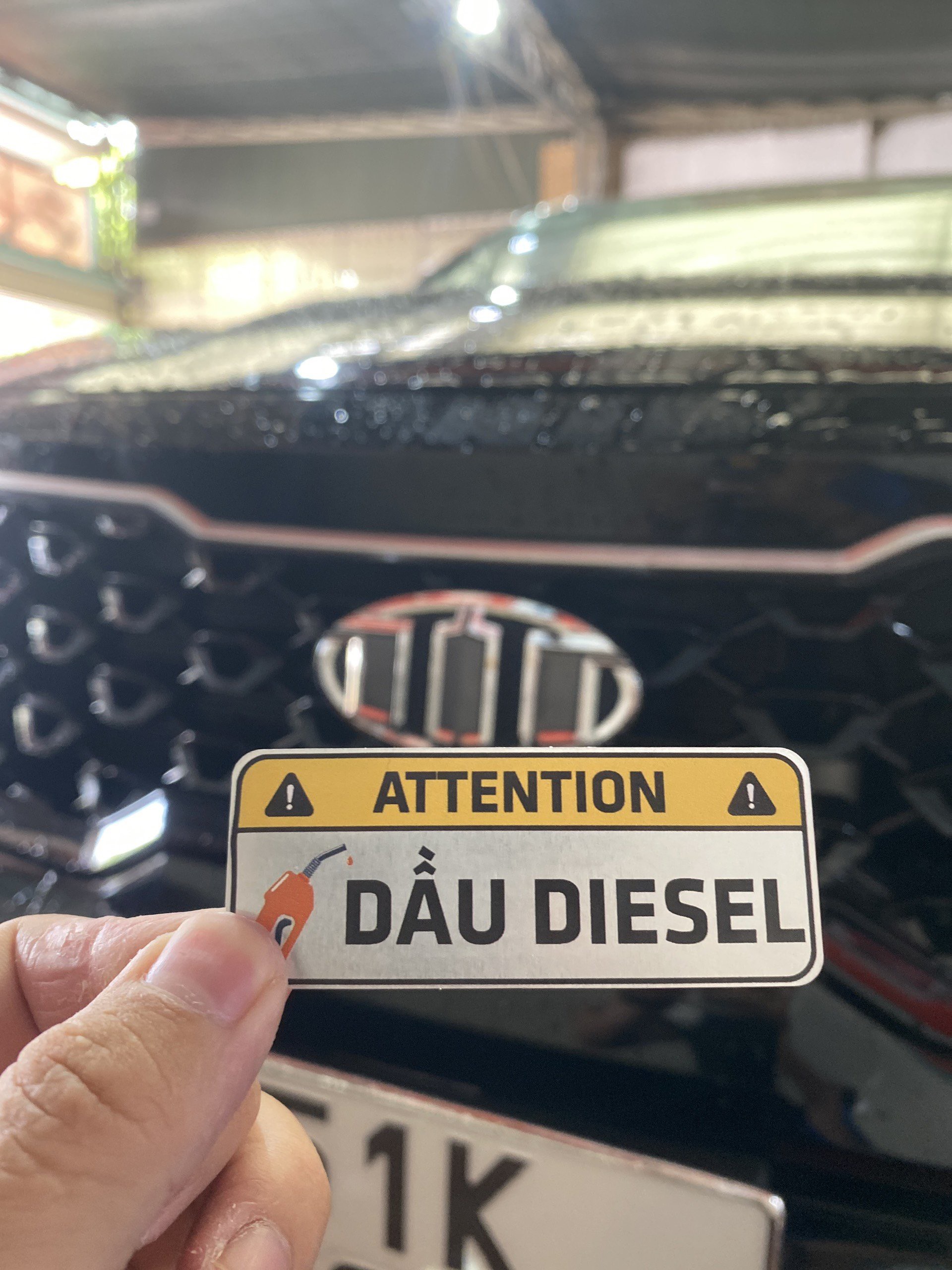 Sticker decal tem nhôm dán cảnh báo đổ xăng A95, dầu Diesel cho xe ô tô