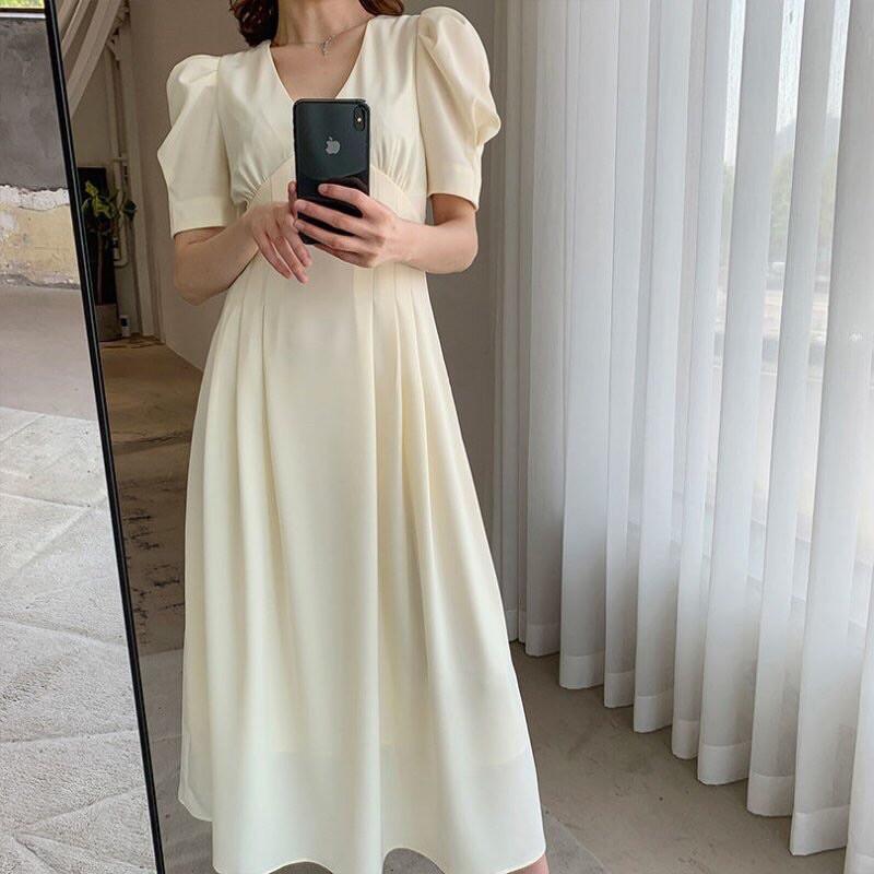 Đầm midi xếp eo cổ V tay phồng