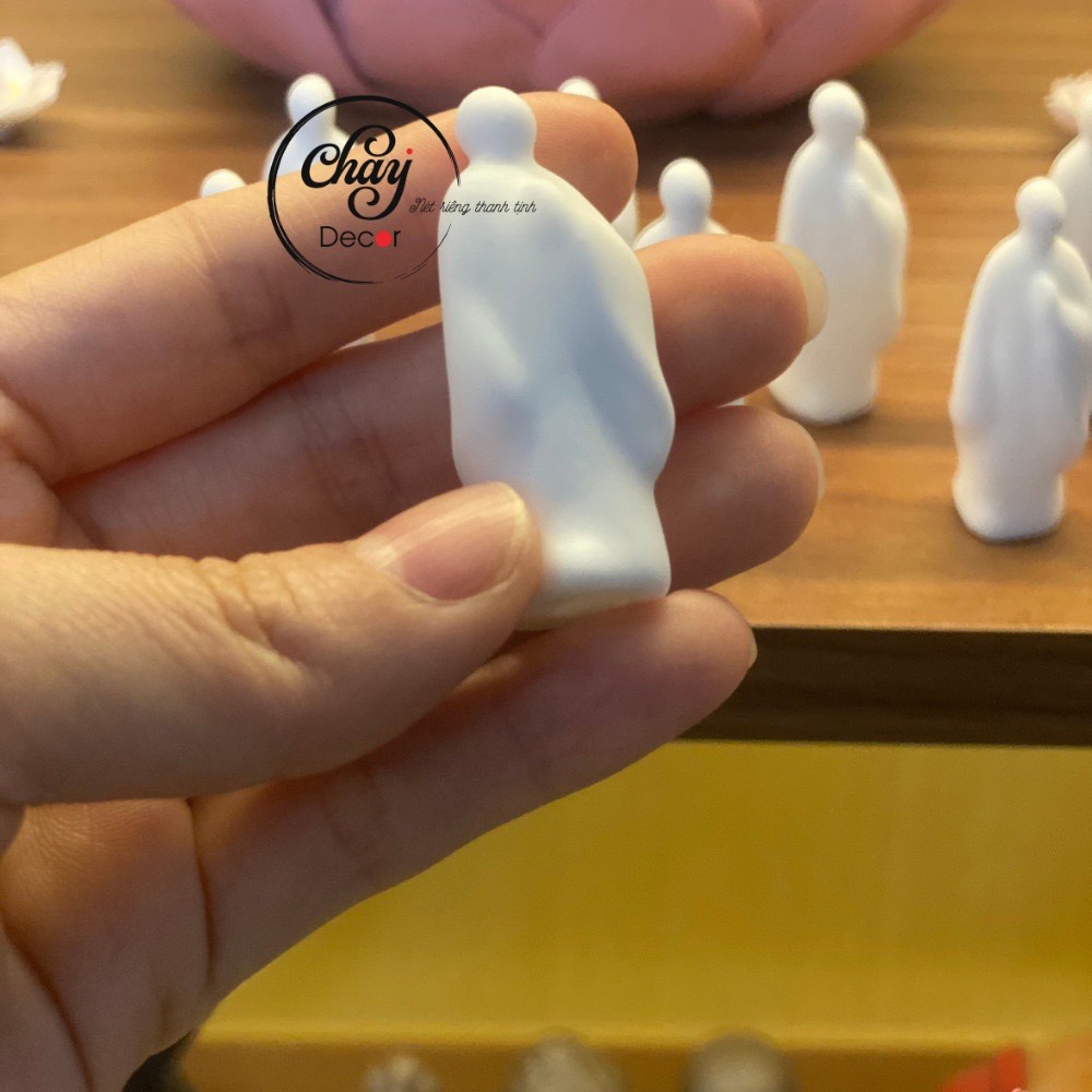 Tượng Gốm Trắng Mini Vô Diện Bái Phật, Niệm Phật Trang Trí Tiểu Cảnh Đèn Led Thác Trầm Hàng Đẹp