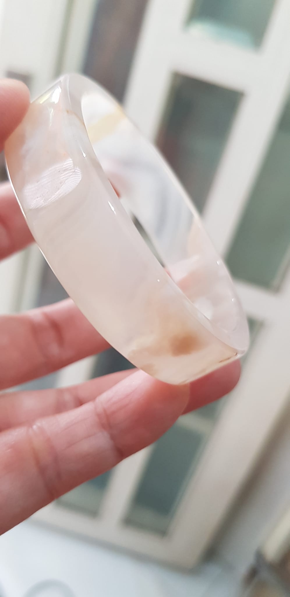 Vòng tay Nữ Mã Não Bản Vuông Bông mới bóng đẹp Ni 54mm x cao 14mm x dầy 6mm Màu Trắng bóng bông vàng nữ mệnh Kim mệnh Thủy 52kg - 55kg đeo đẹp xinh tay lắm ạ