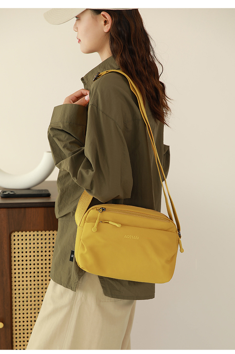 Túi đeo chéo nữ phong cách dễ thương – BEE GEE DCNU1094