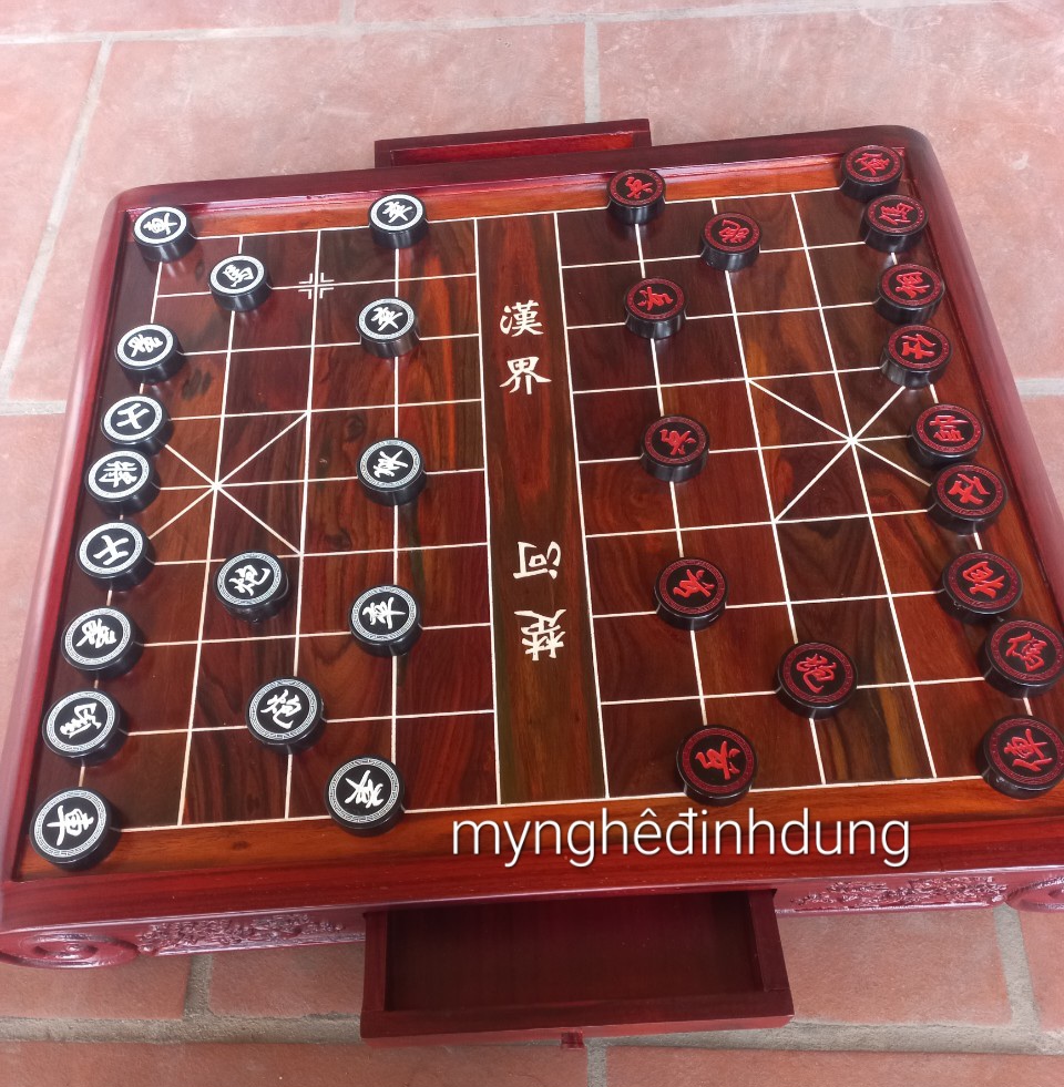 Bàn cờ tướng ngăn kéo bằng gỗ trắc kt 50×56×8cm +quân cờ sừng kt 3.7×1.5cm cao cấp