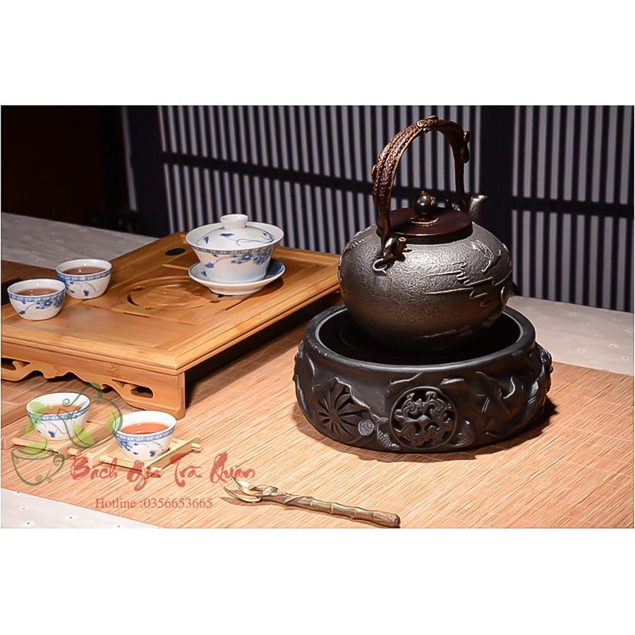 Bếp Điện Hồng Ngoại Đun Ấm Tetsubin - Vỏ Đúc Gang Thủ Công -Họa Tiết Liên Hoa Đắp Nổi - Công Suất 1500w