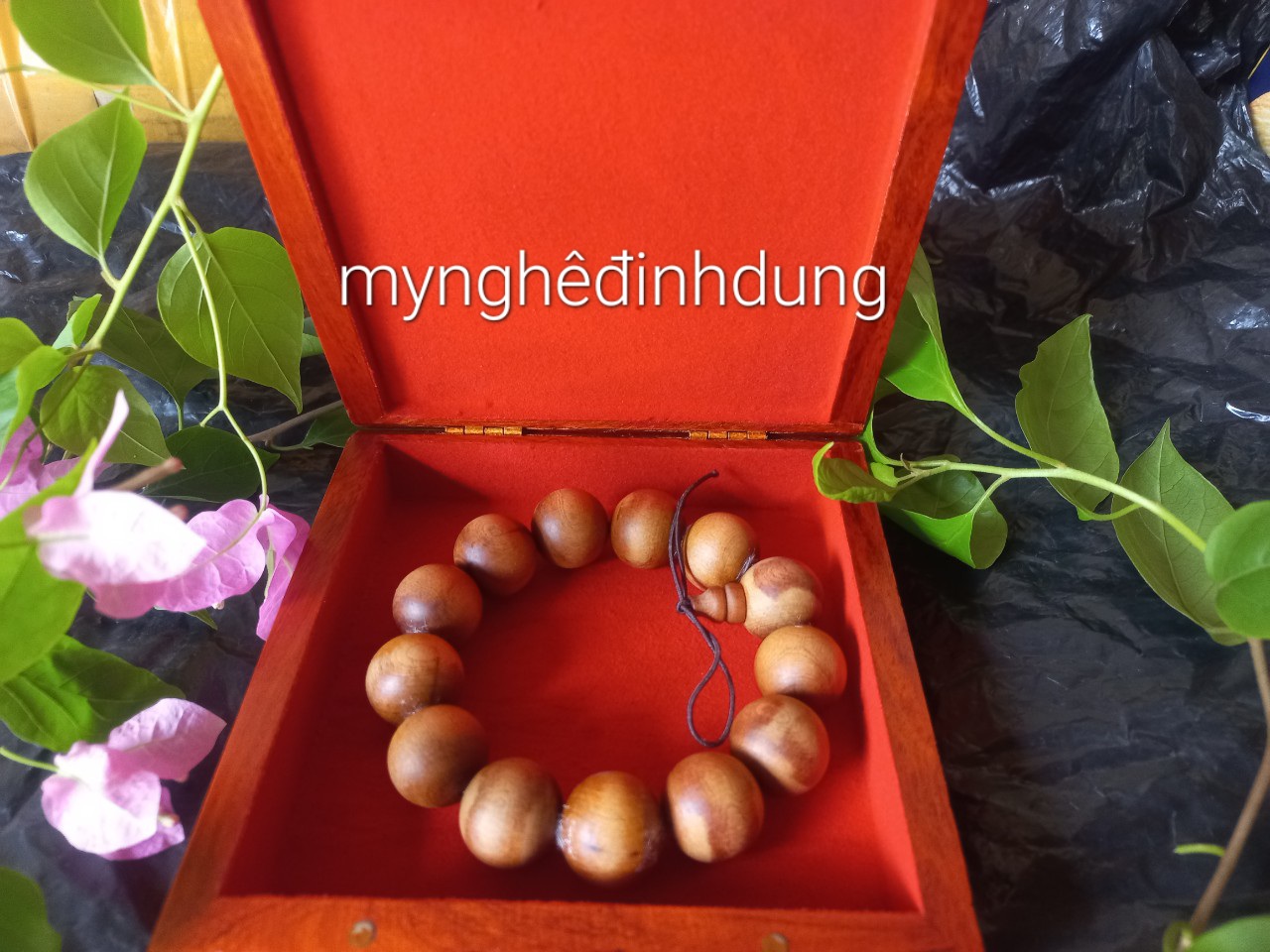 Vòng đeo tay 16ly  bằng gỗ hoàng đàn tuyết lạng sơn +hộp đựng Vòng  gỗ hương đẹp long lanh